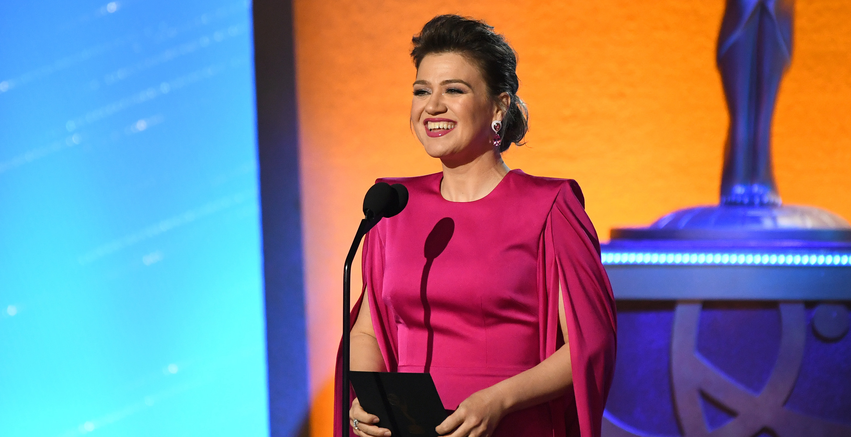 Kelly Clarkson Shoots Her Shot at Hot Movie Star