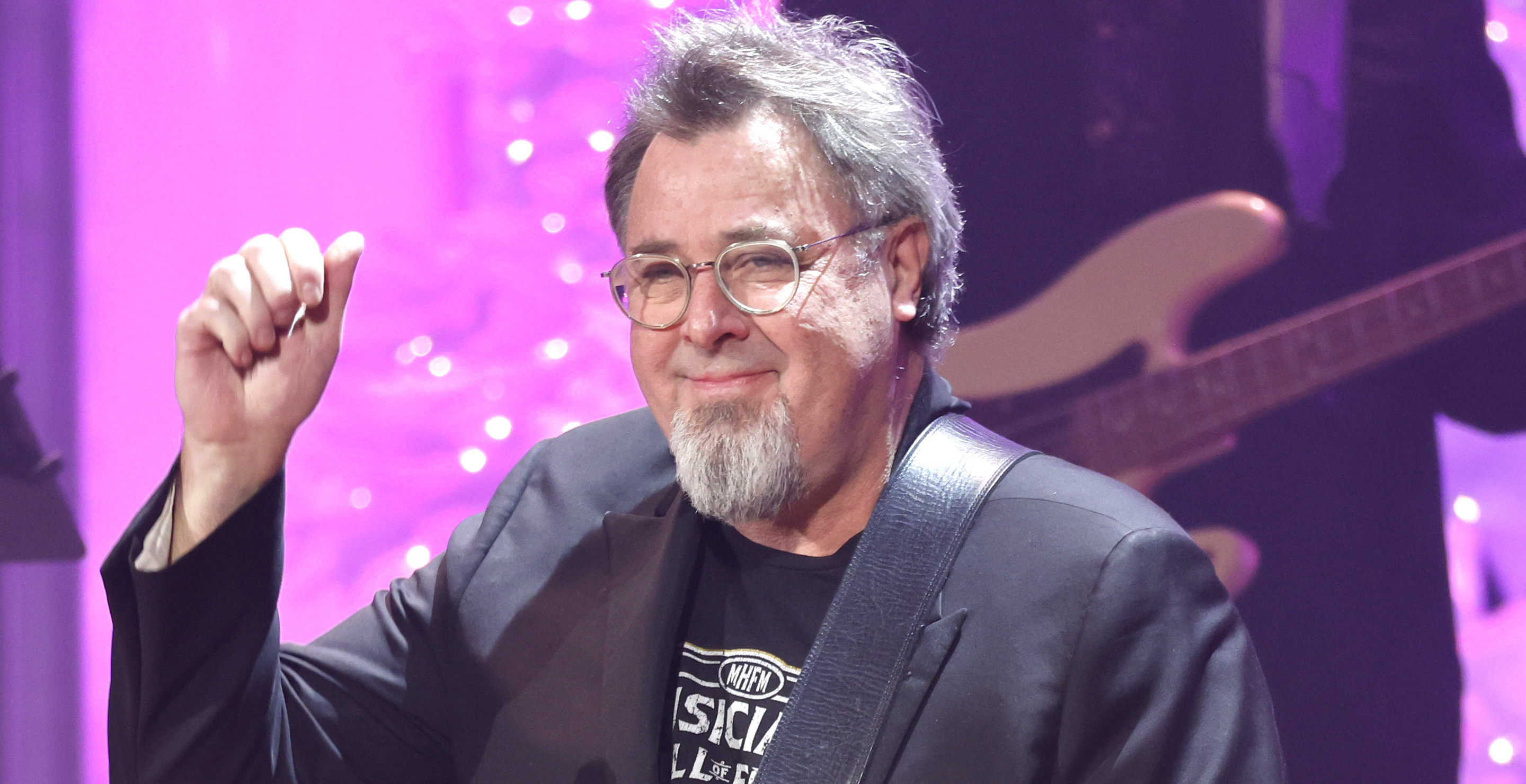 Massachusetts Woman Scammed by a Fake Vince Gill Account