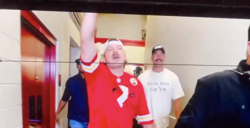 Morgan Wallen Reps Chiefs at Concert, Brings Out Travis Kelce