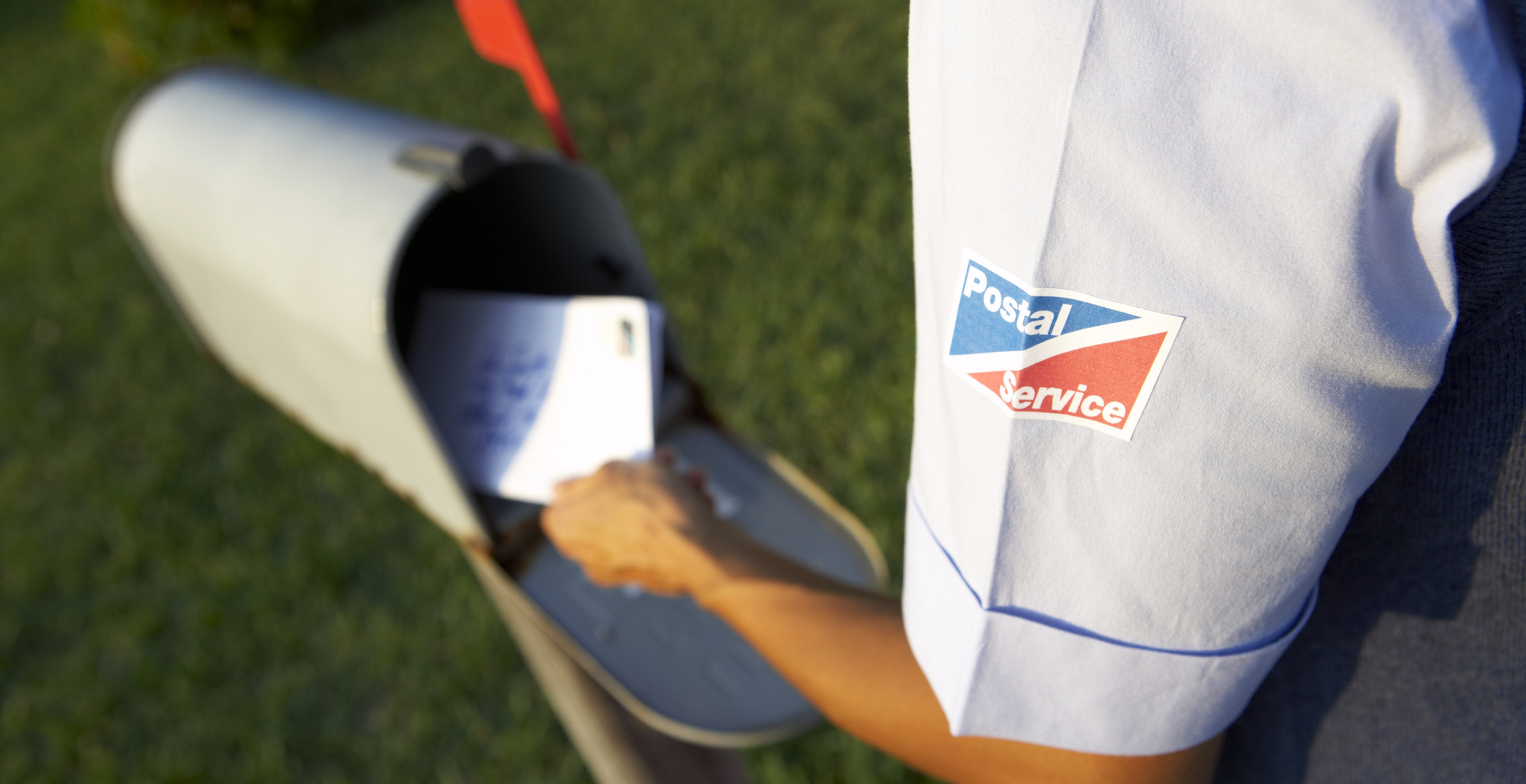 Illinois Man Invites Postal Worker Who Saved His Life To Thanksgiving Dinner