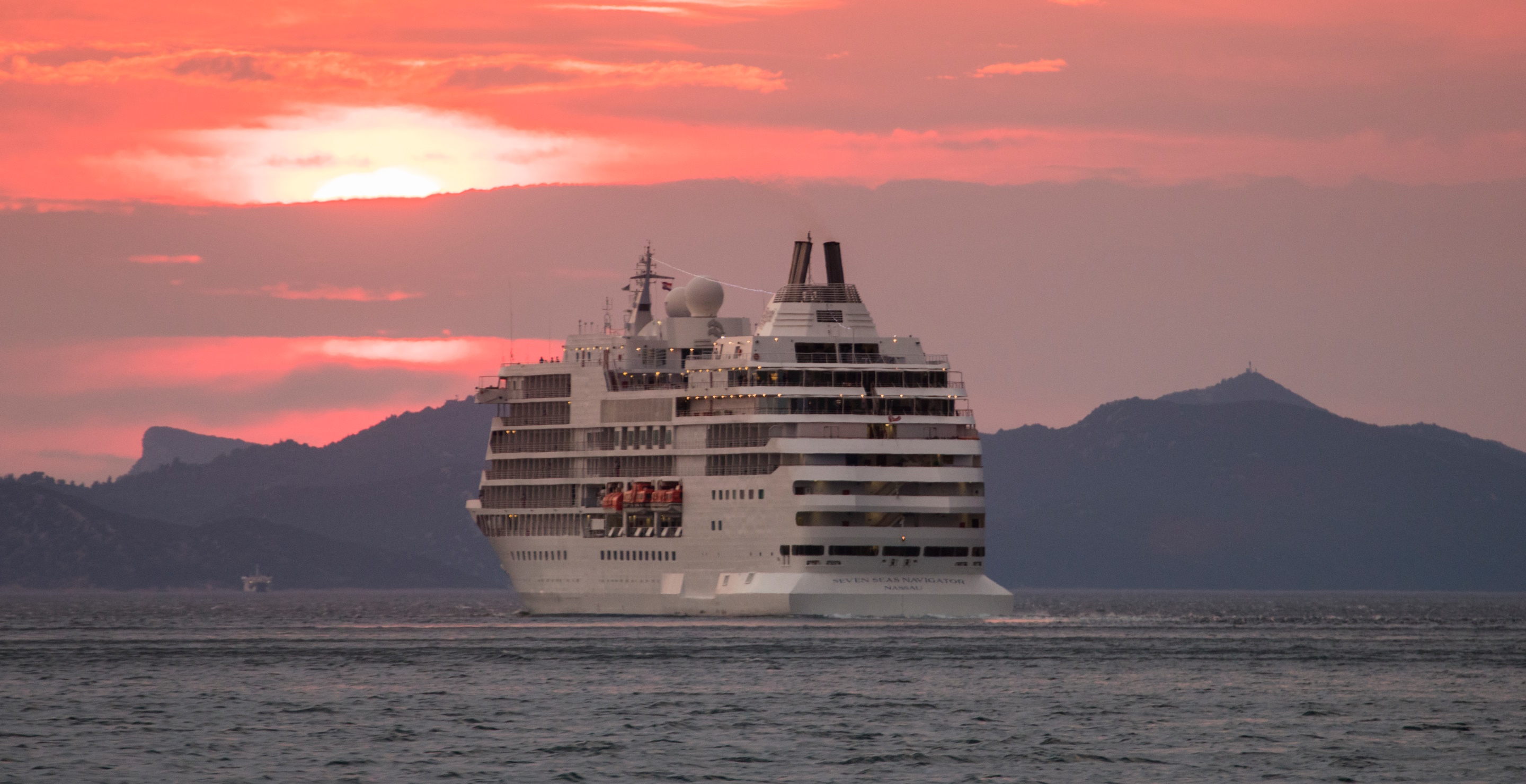 Drunk Tourist Dies In Detainment On Cruise After Violent Outburst