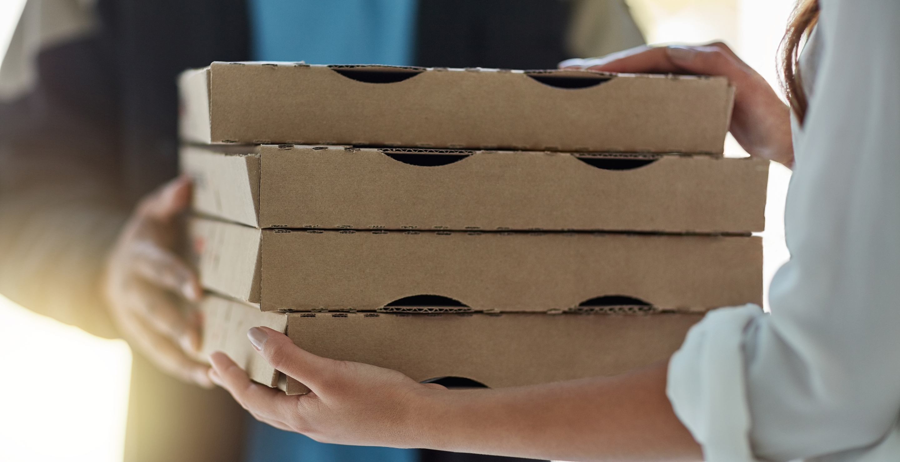 Florida Pizza Delivery Worker Stabs Pregnant Customer After Getting Upset Over $2 Tip