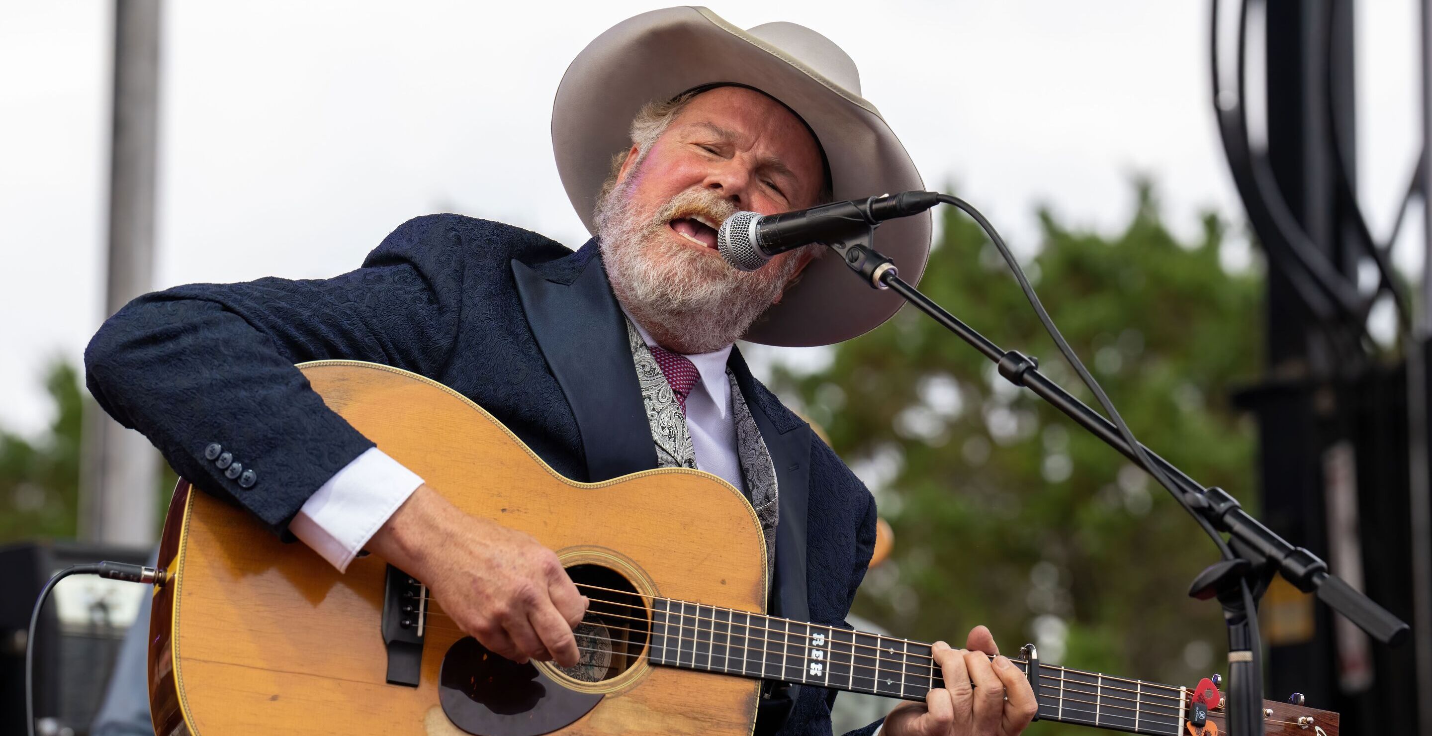 Robert Earl Keen Reveals His Mother Hated His Holiday Hit “Merry Christmas From the Family”