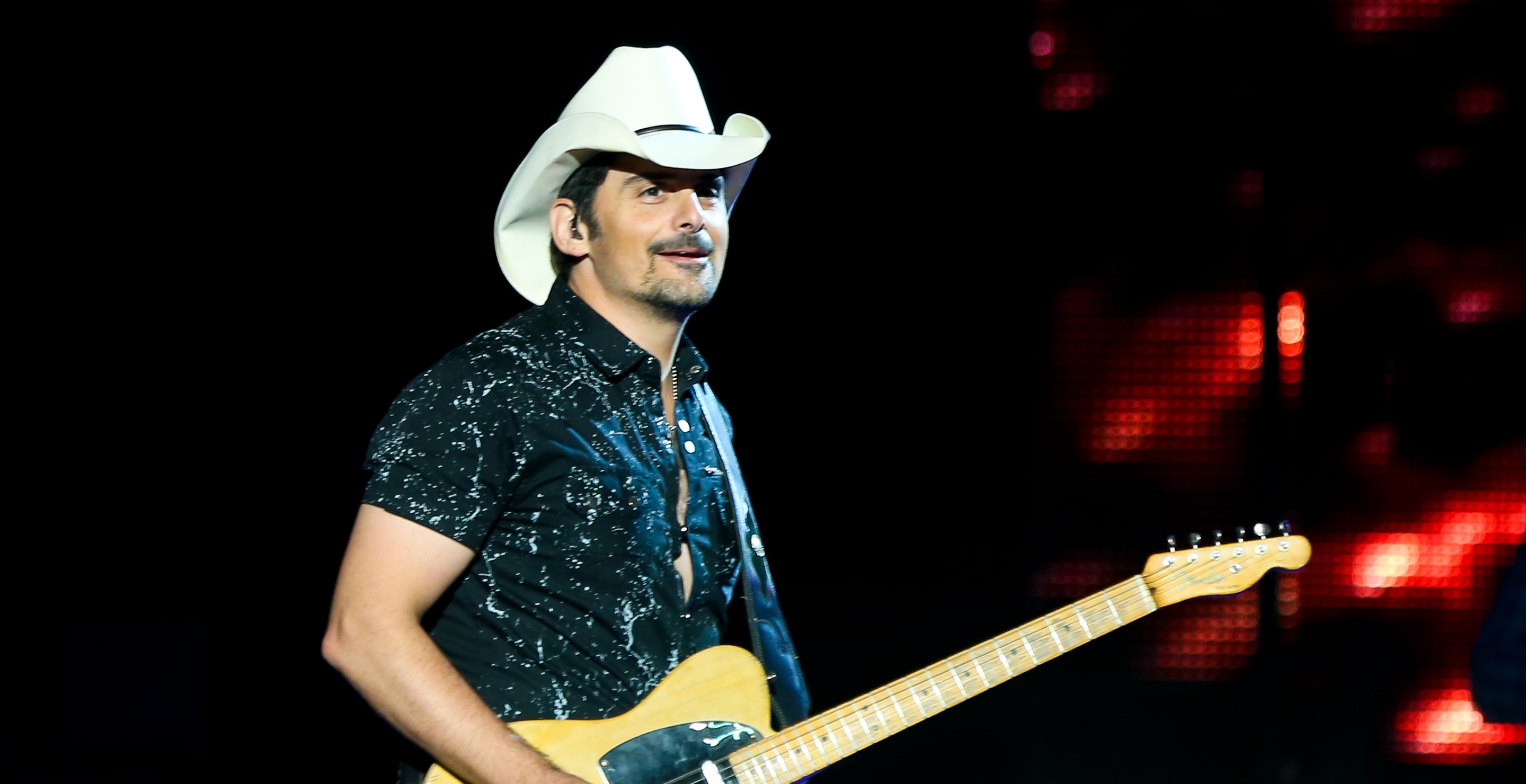 brad paisely got his wife a funny gift when she lost her voice