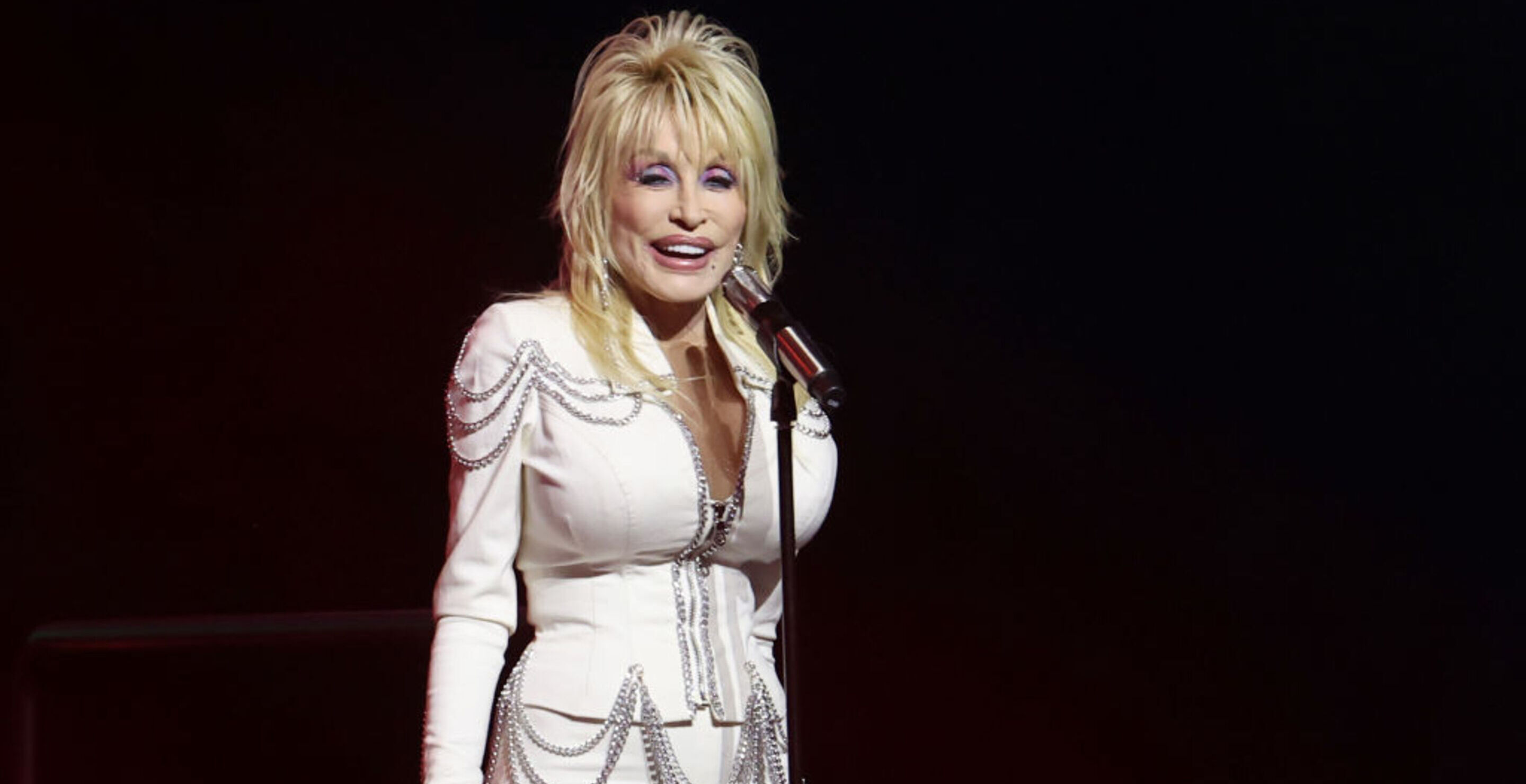 dolly parton is looking for actors for her musical