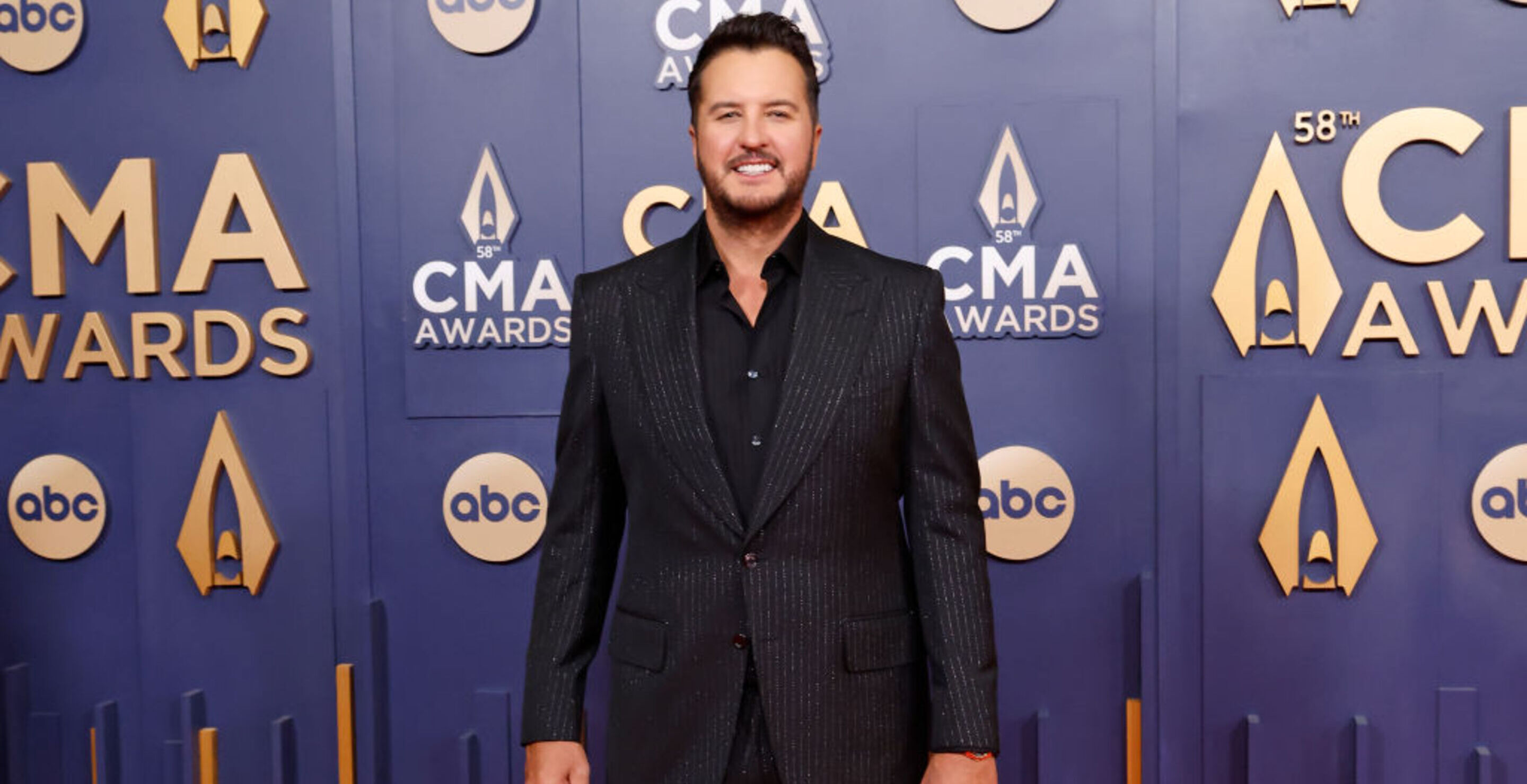 luke bryan spotted at publix store