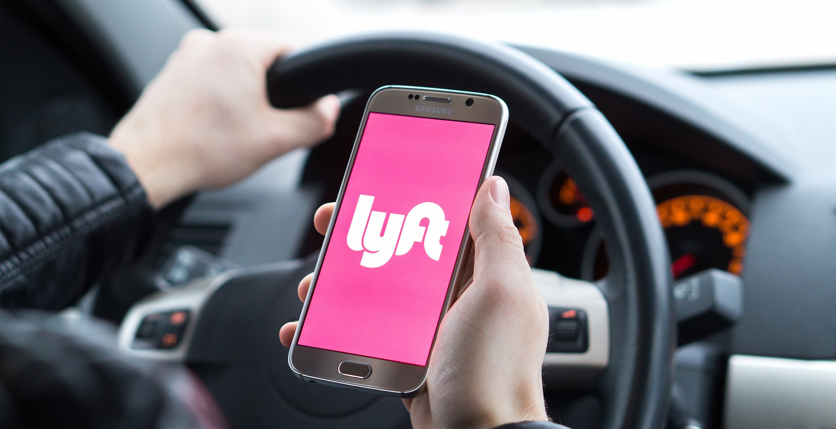 Texas Lyft Driver Claims Passenger Slashed His Throat And Stole His Car