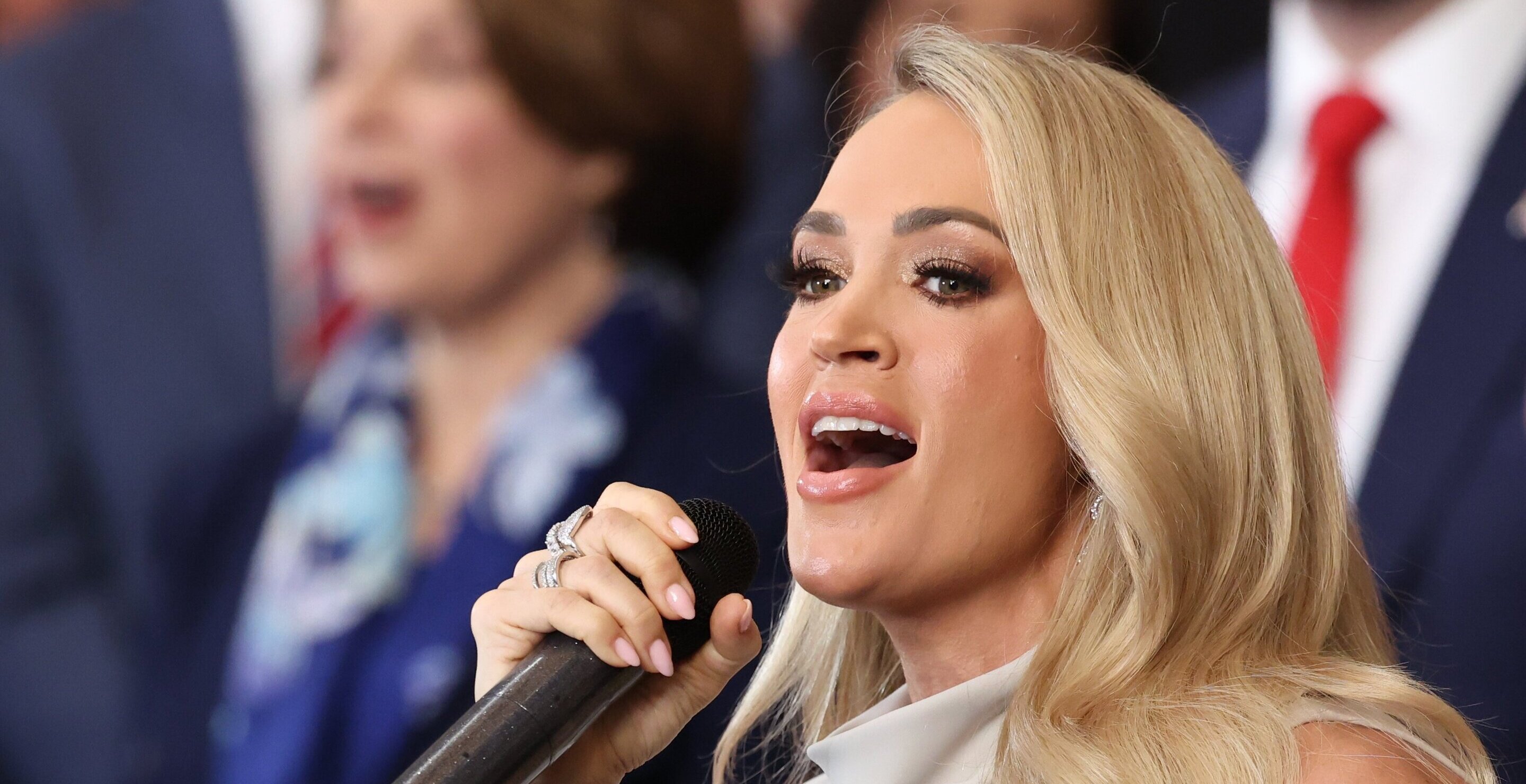 Carrie Underwood Gets Emotional In 'American Idol' Trailer