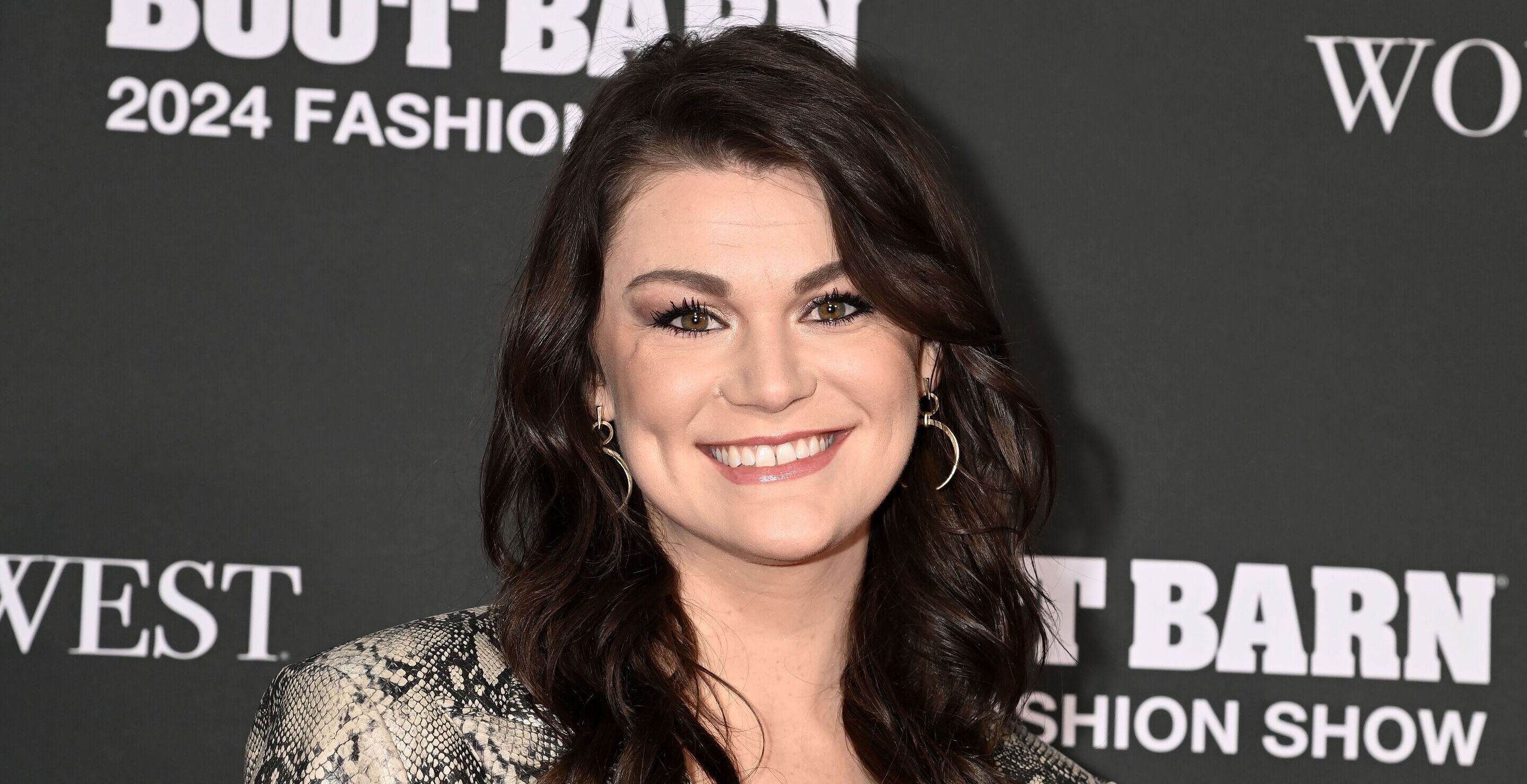 Country Singer Mae Estes Breaks Silence About Fan Theory She Is Keith Urban's Daughter