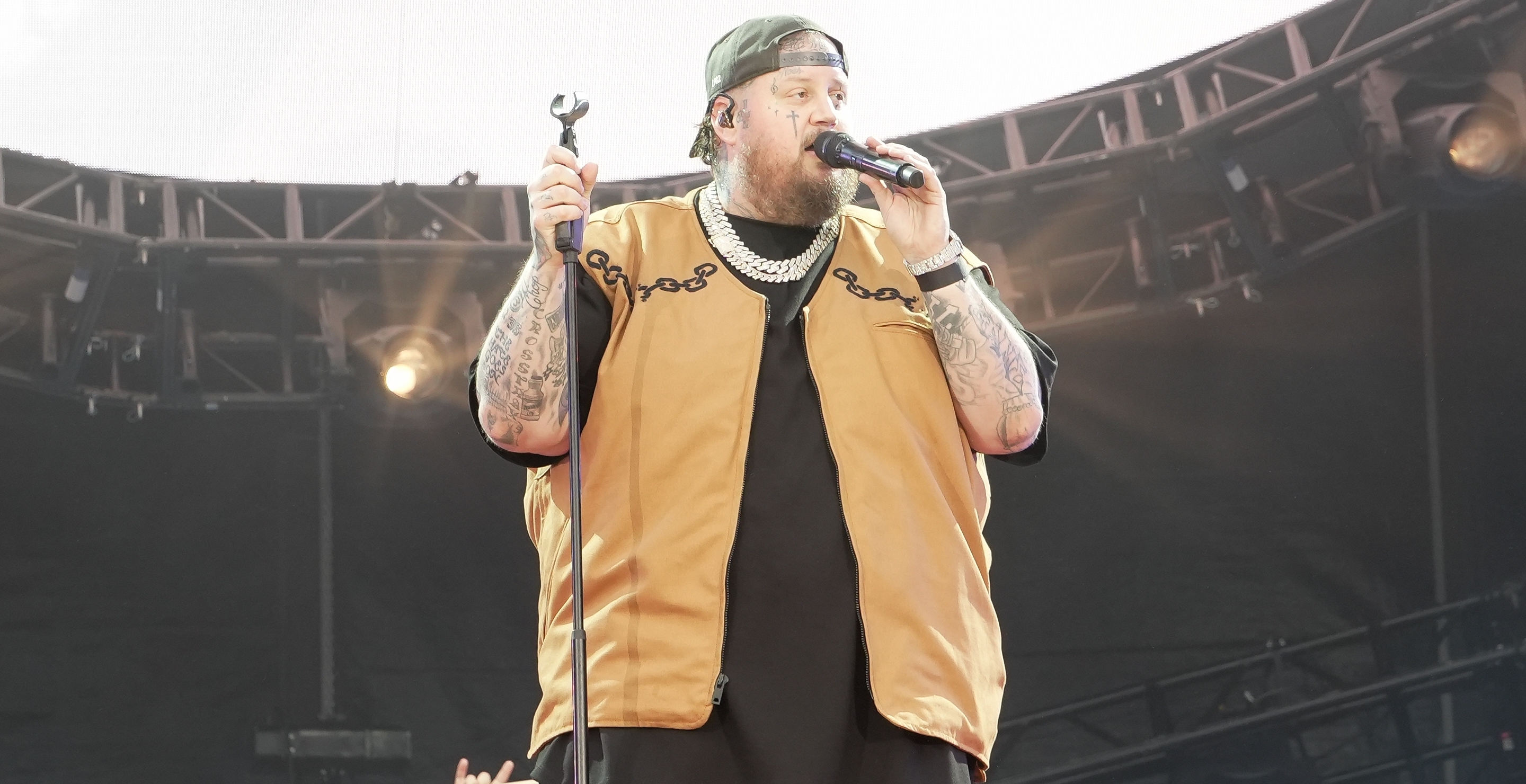 Jelly Roll Wants to End Feud Between Friends Eminem & Machine Gun Kelly