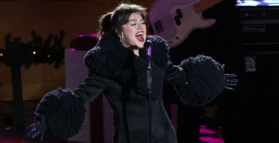 Kelly Clarkson's Son's Rendition Of Frank Sinatra Classic Is The Cutest Thing I've Seen Today