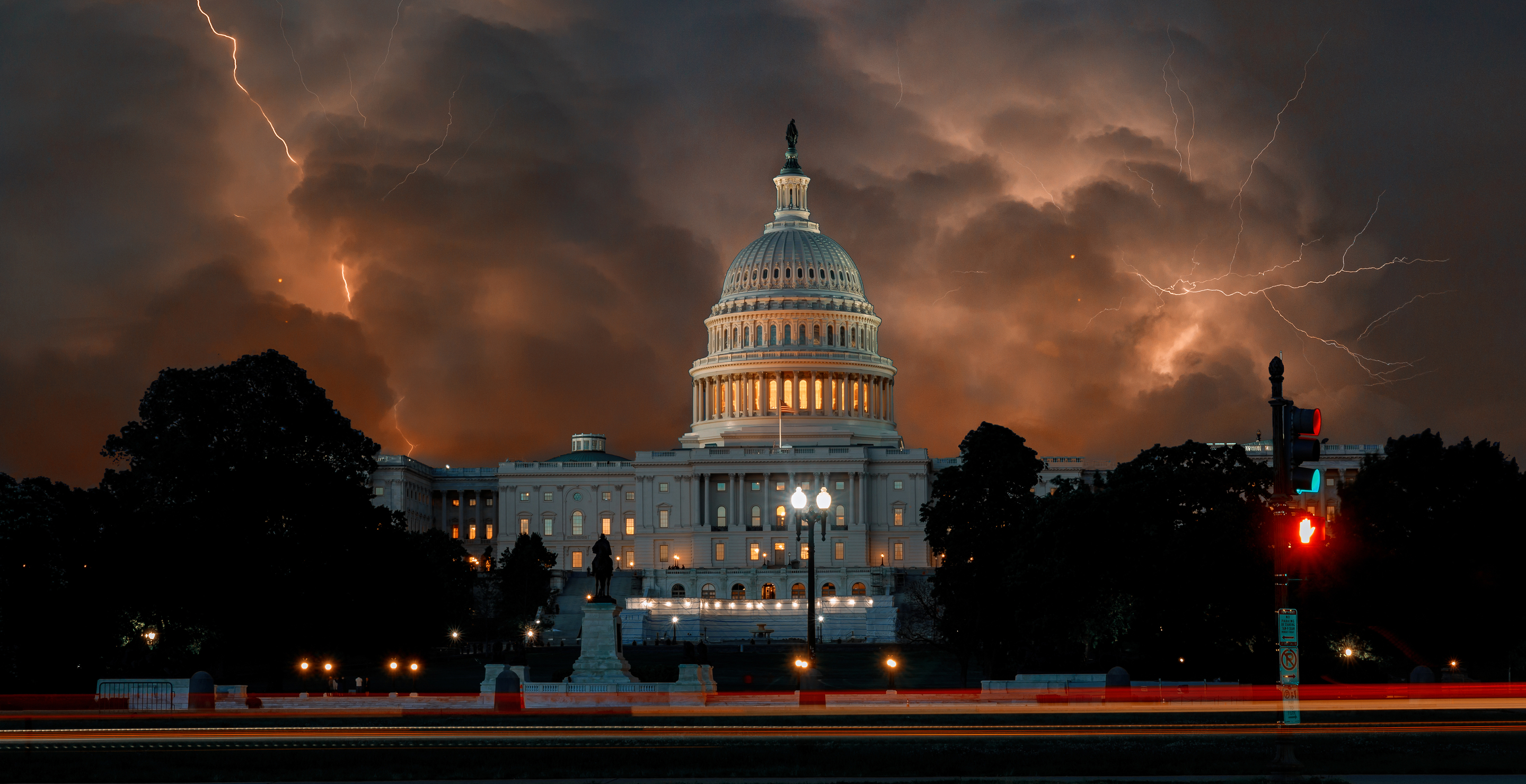 Lightning Strikes Empire State Building, US Capitol Building And Washington Monument On New Year’s Eve
