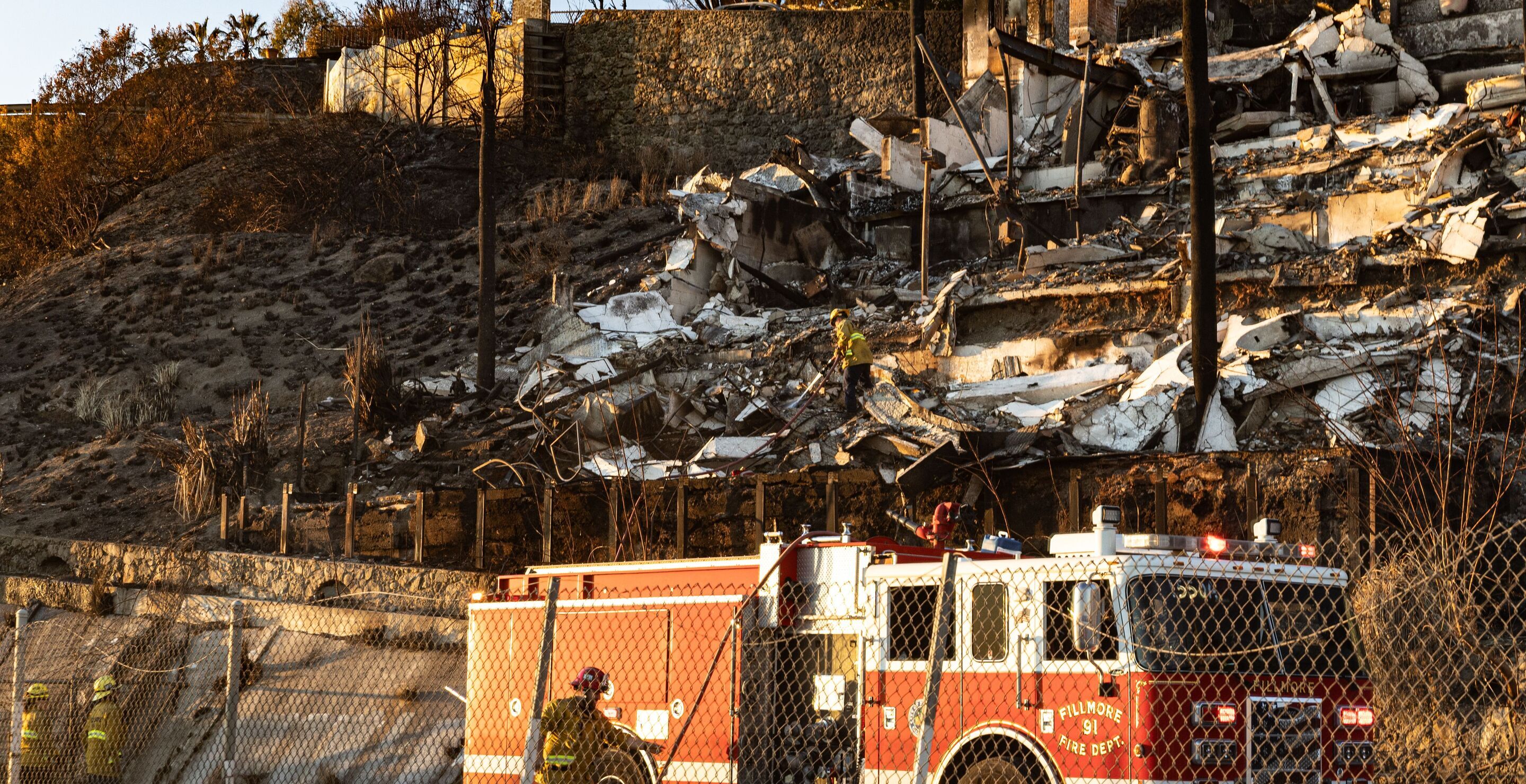 Looters Disguised Themselves As Firefighters To Steal From Mansion