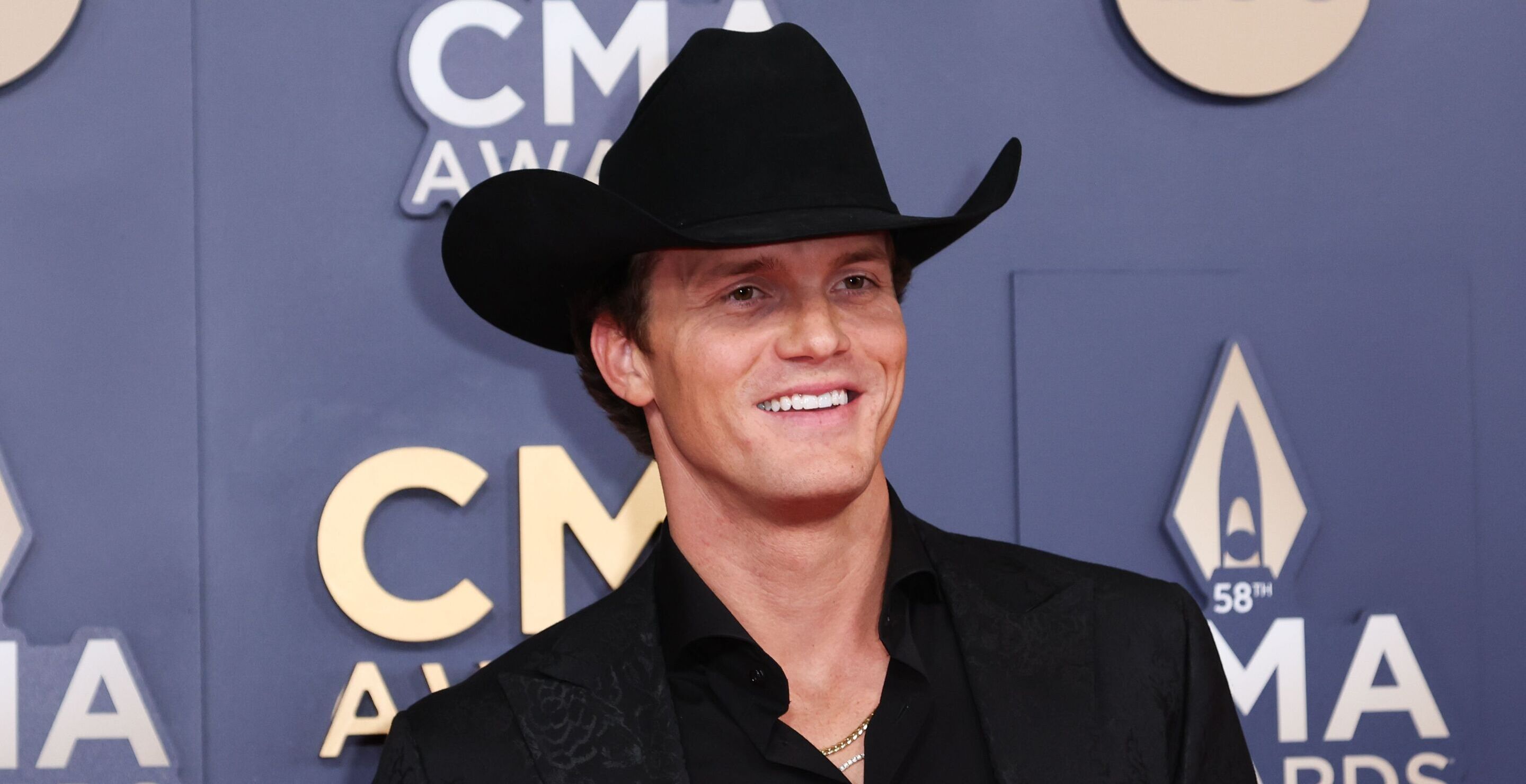 Parker McCollum Forced To End Show Early Due To Illness