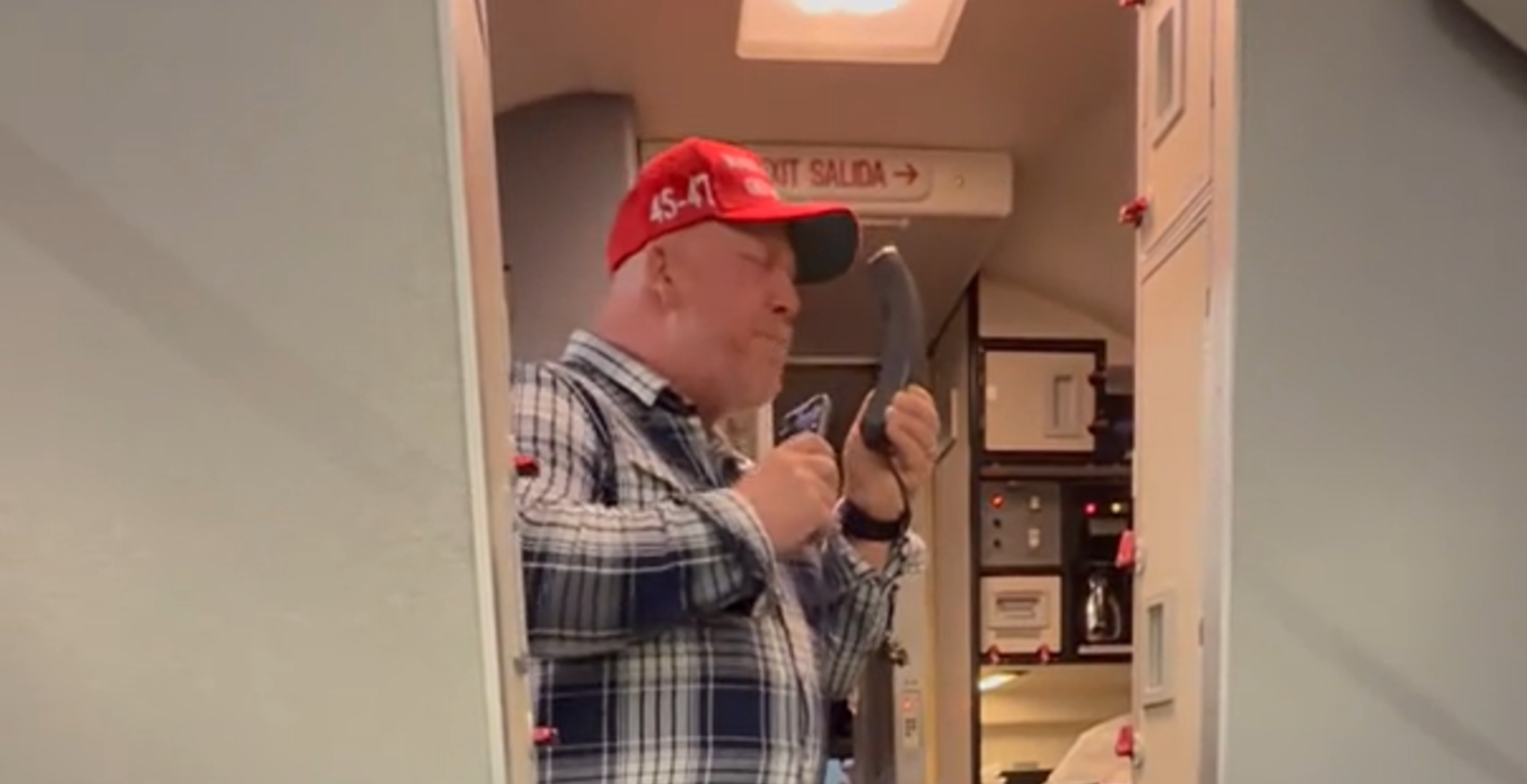 Veteran Leads Passengers In Rendition Of God Bless The USA On Flight