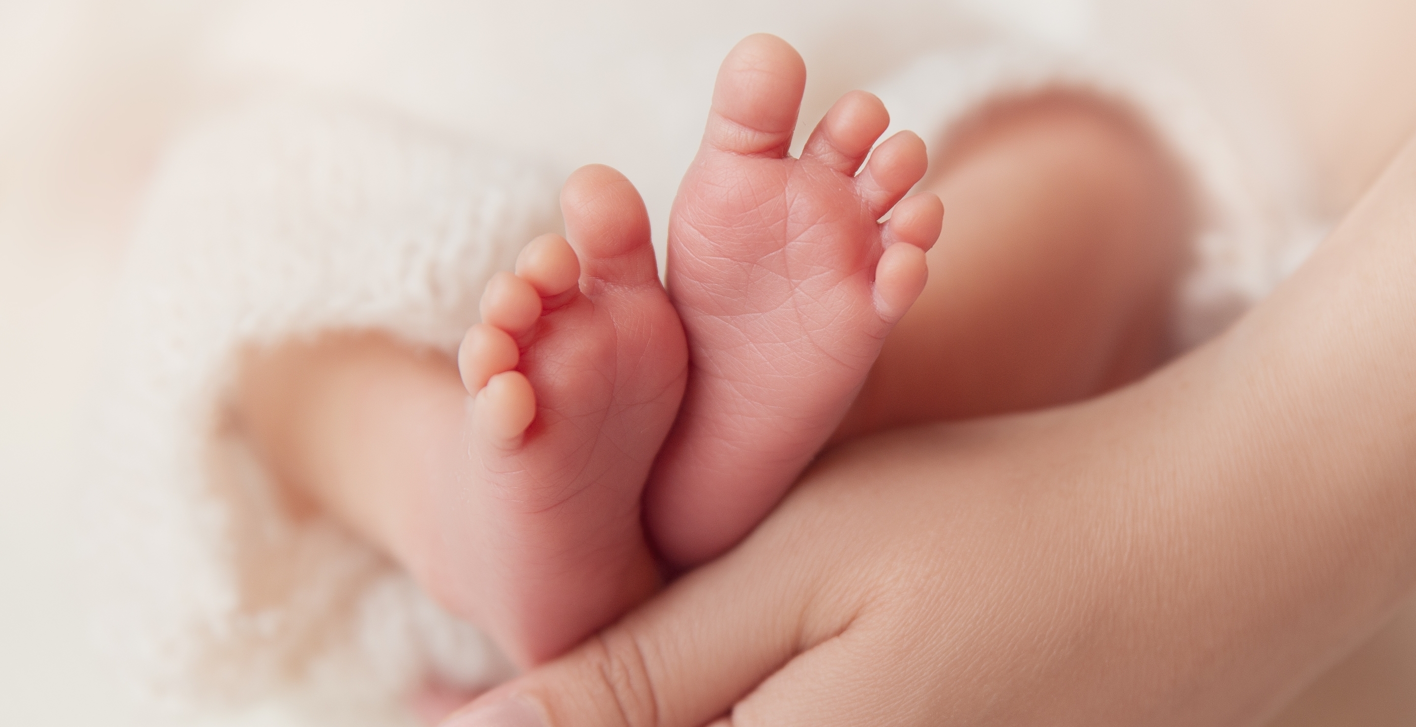 Woman Thought She Was Having An Appendicitis, Turns Out She Was Pregnant And Giving Birth