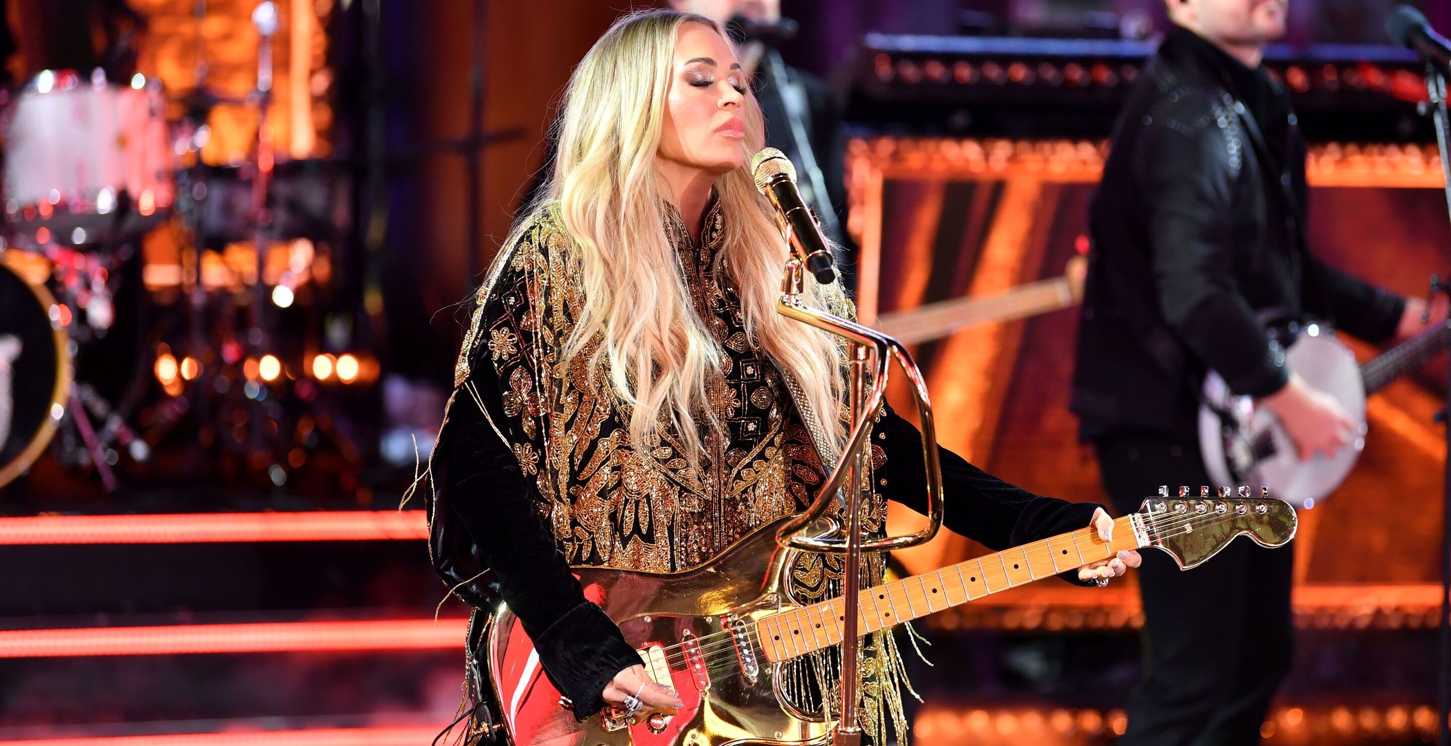 carrie underwood receives backlash for agreeing to perform for trump