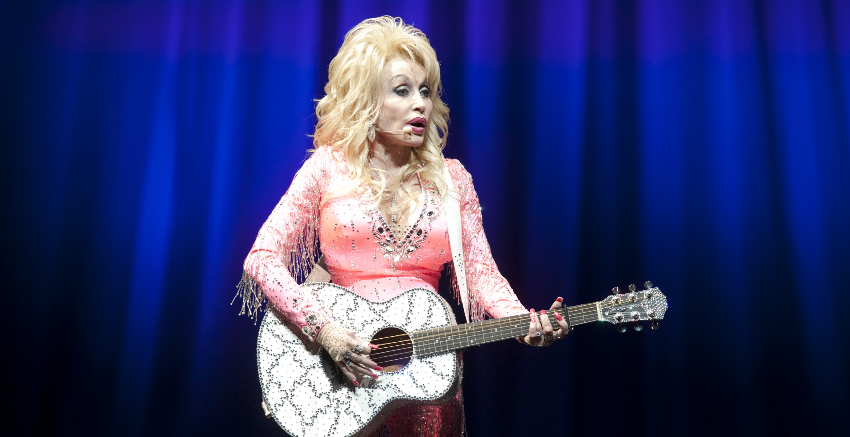Nashville Residents Want To Name Airport After Dolly Parton