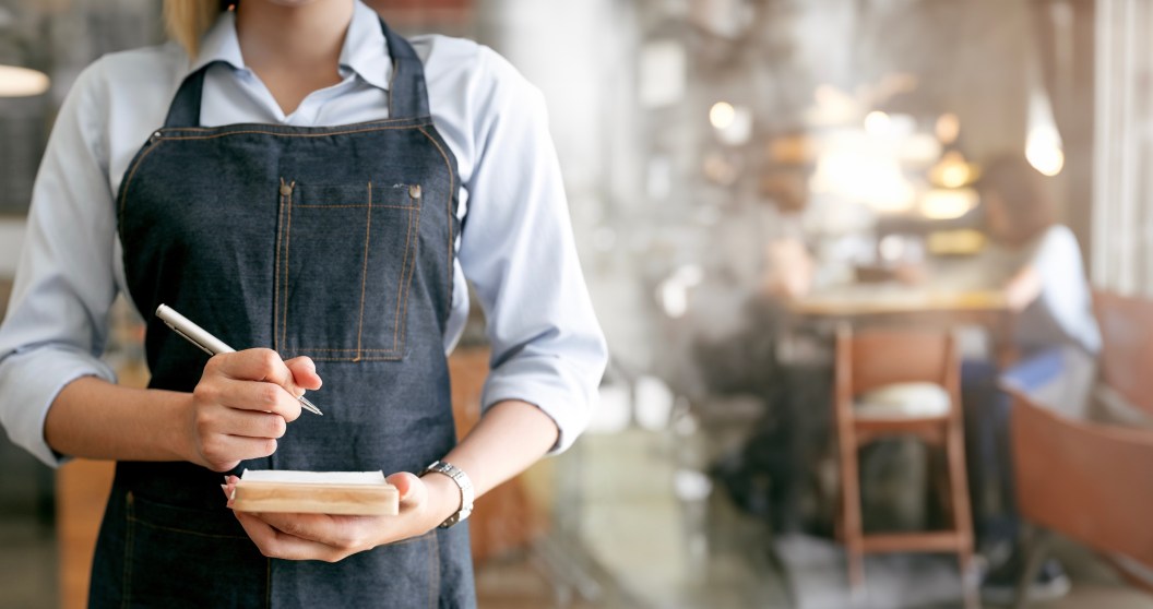 waitress confronts customer who stole her tips