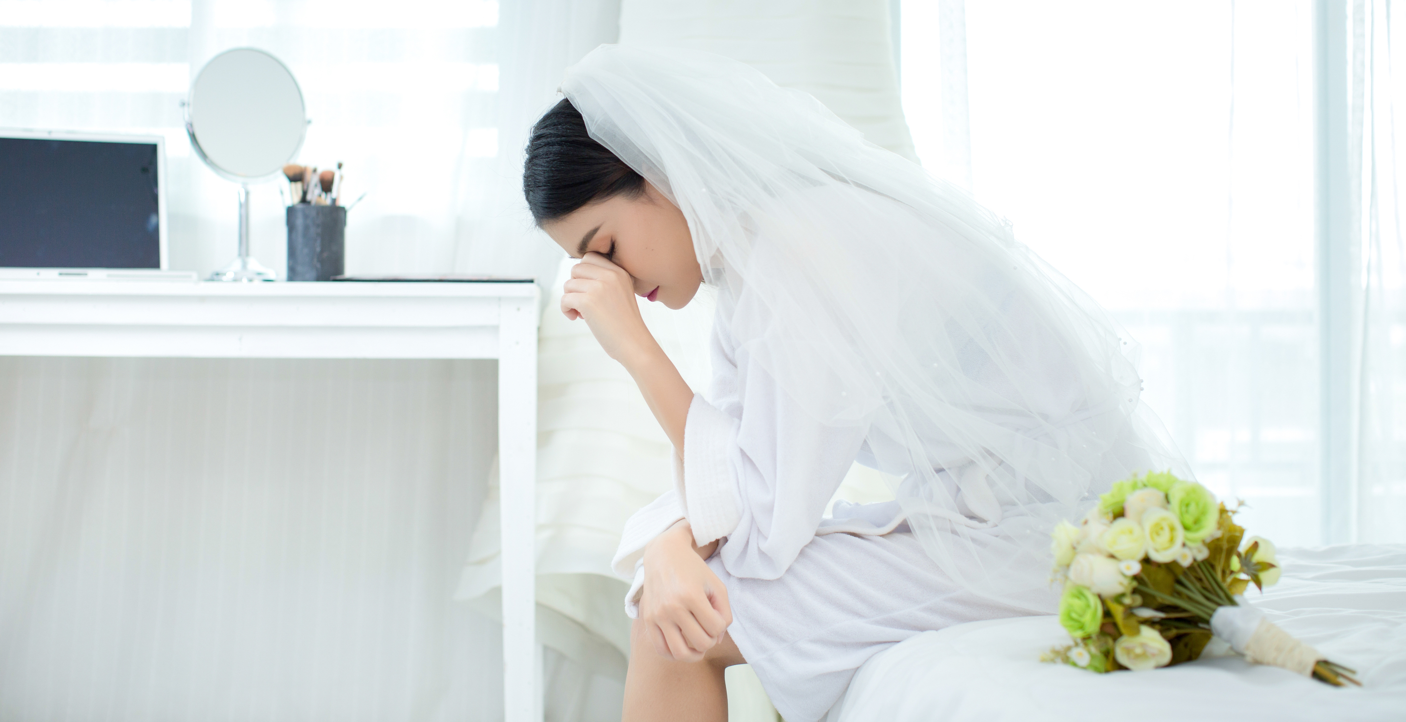 Bride Got So Stressed Out Over Planning Wedding That She Lost 90 Pounds