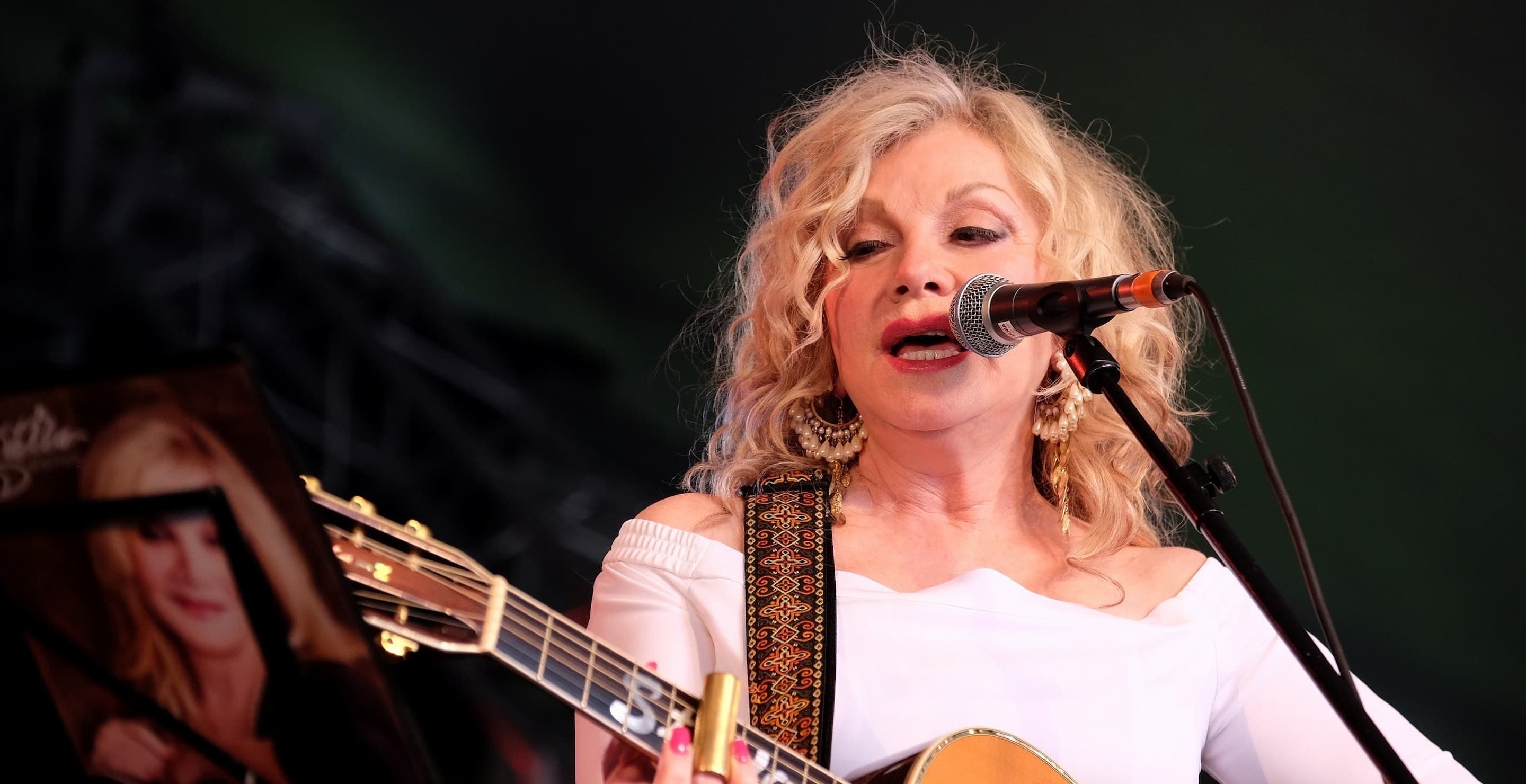 Dolly Parton's Sister Goes On Wild Political Rant About Current State Of America
