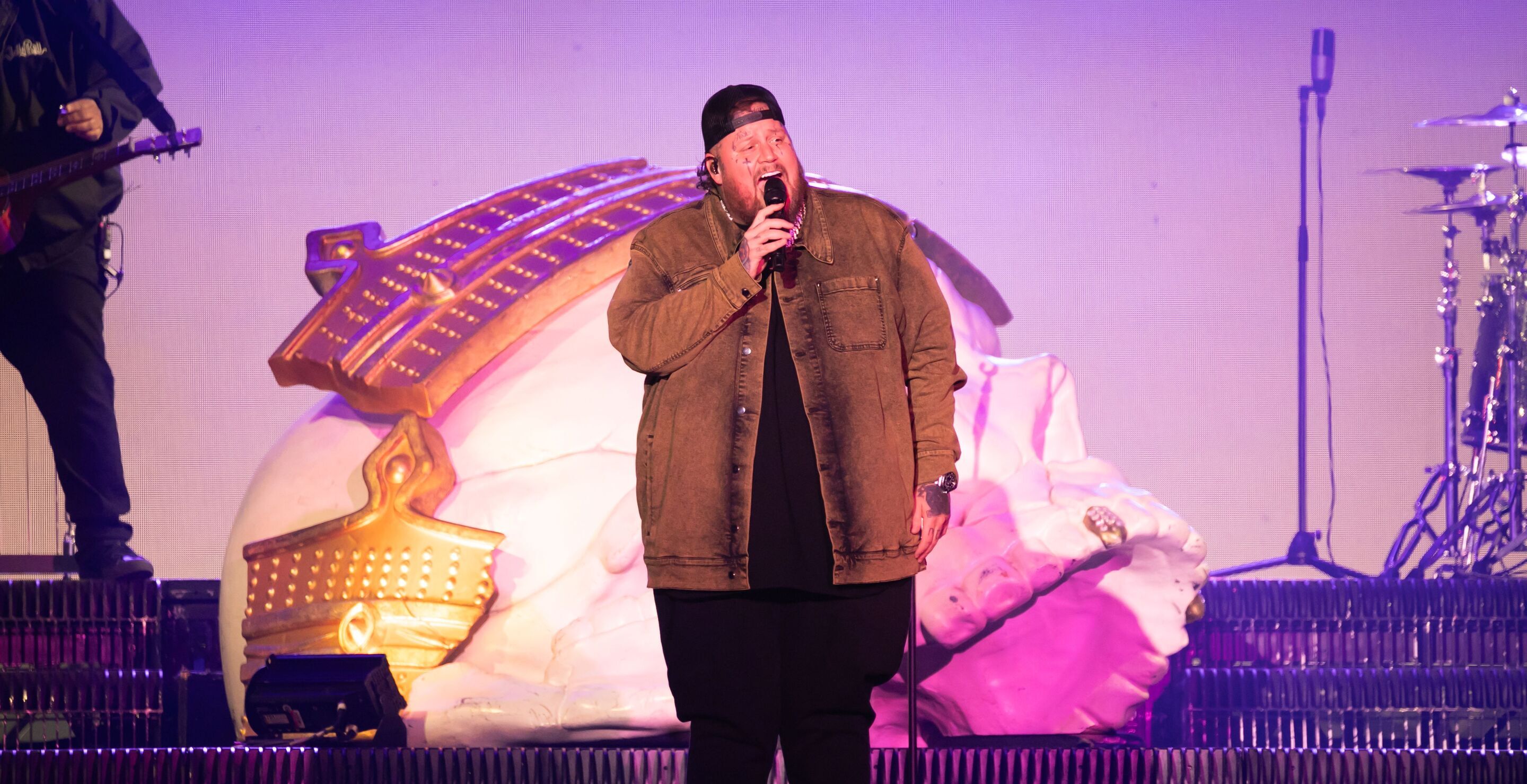 Jelly Roll Calls On Fans And Singers To Walk A 5K With Him