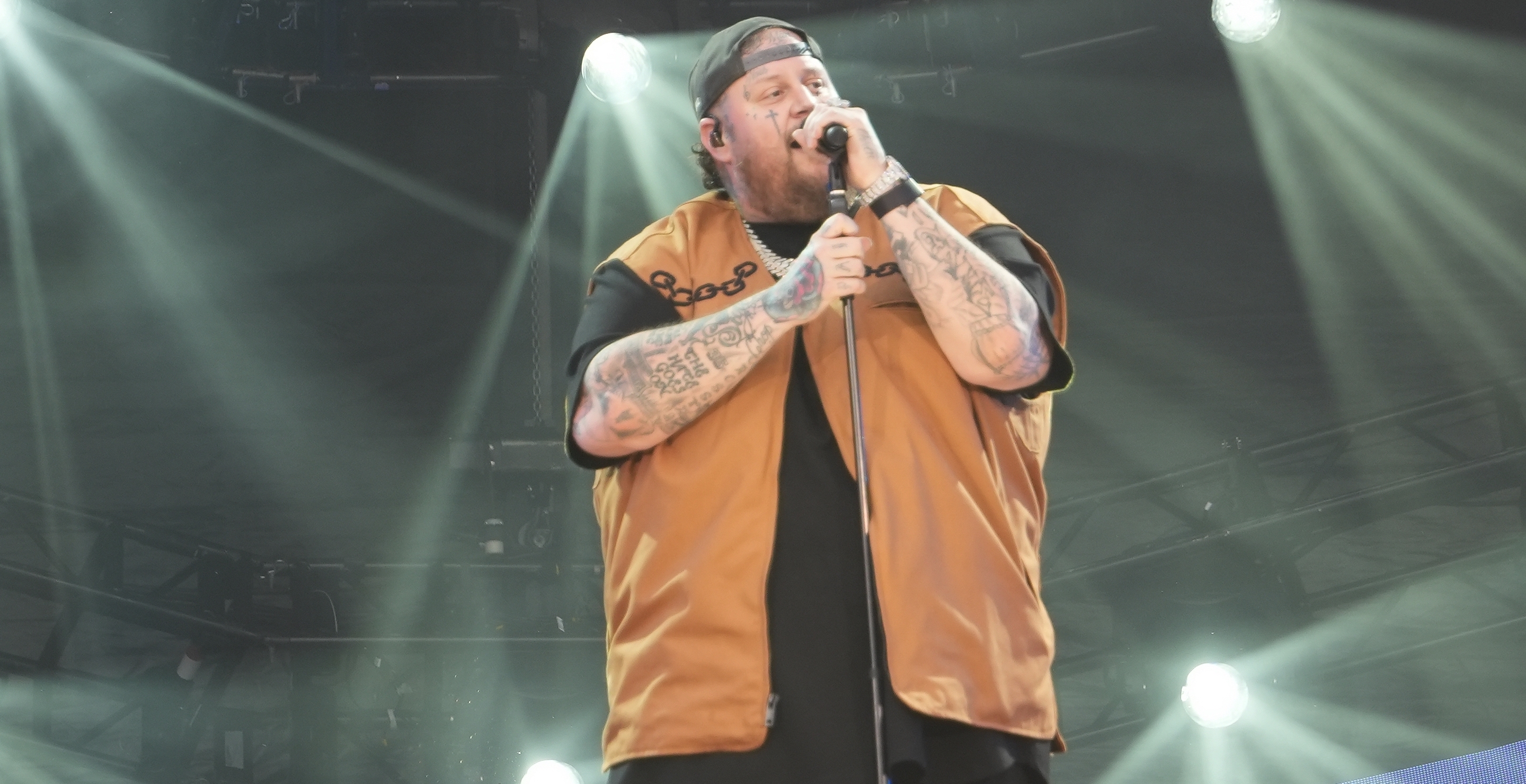 Jelly Roll Is A Huge Fan Of James Taylor Classic & Sings It Before His Shows To Warm Up