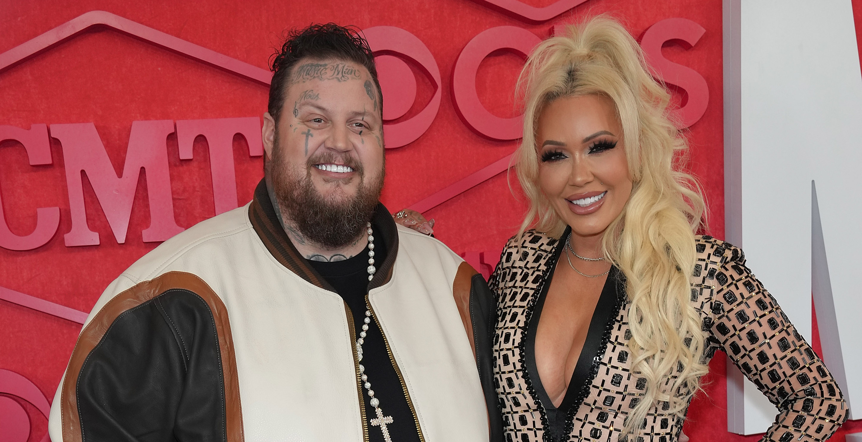 Jelly Roll and Bunnie XO Finally Get Their Donkey A Friend, And They're Adorable Together