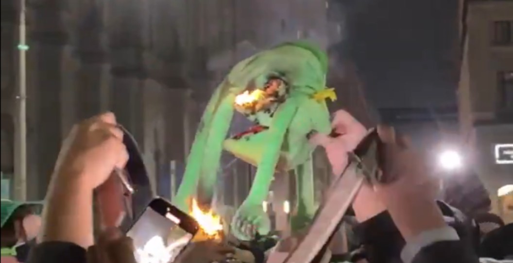 Eagles Fans Burn Chiefs Jersey And Chant "F--K Taylor Swift" In Chaotic Post-Super Bowl Celebrations