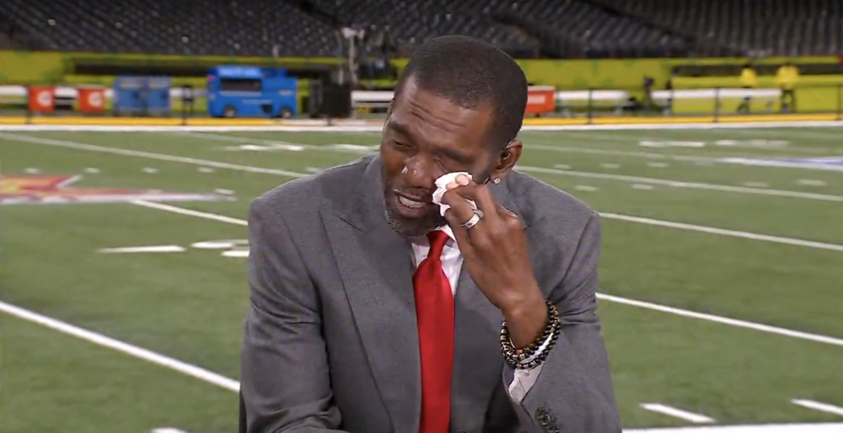 Randy Moss Gets Emotional Return For Super Bowl After Cancer Battle