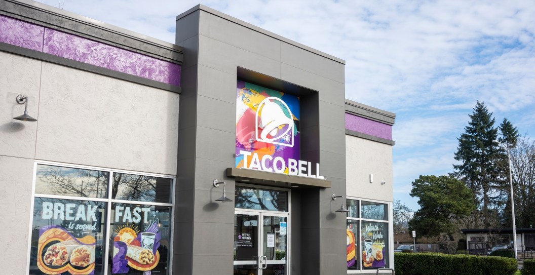 Taco Bell Security Guard Slaps Customer In Tense Confrontation
