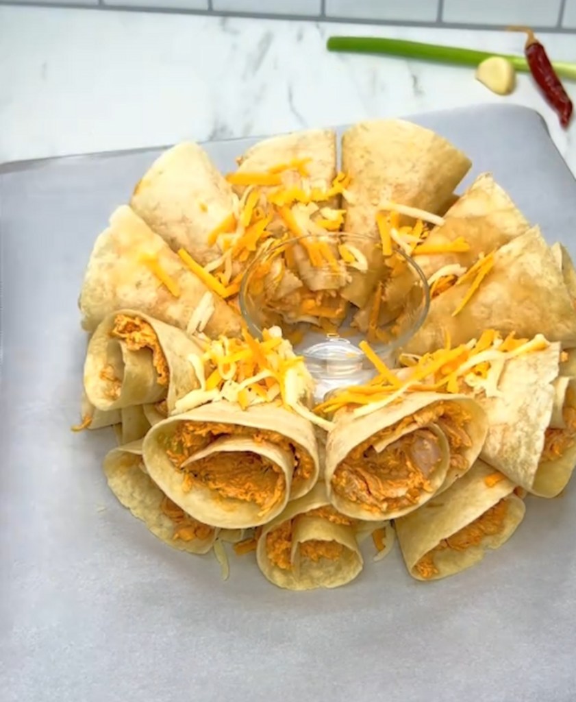 Buffalo chicken quesadilla ring Super Bowl
