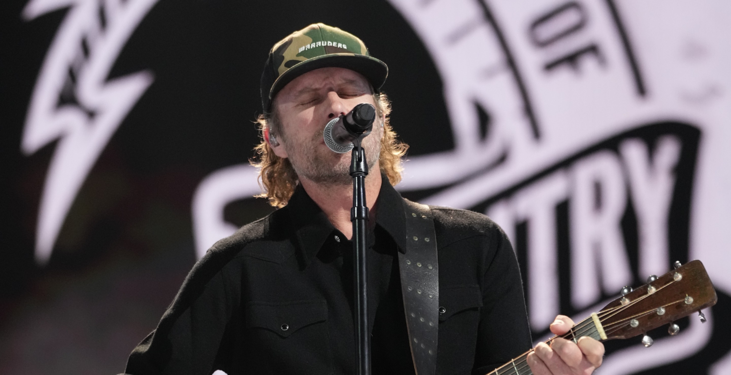 Dierks Bentley Reveals What He Requires Backstage At Every Show