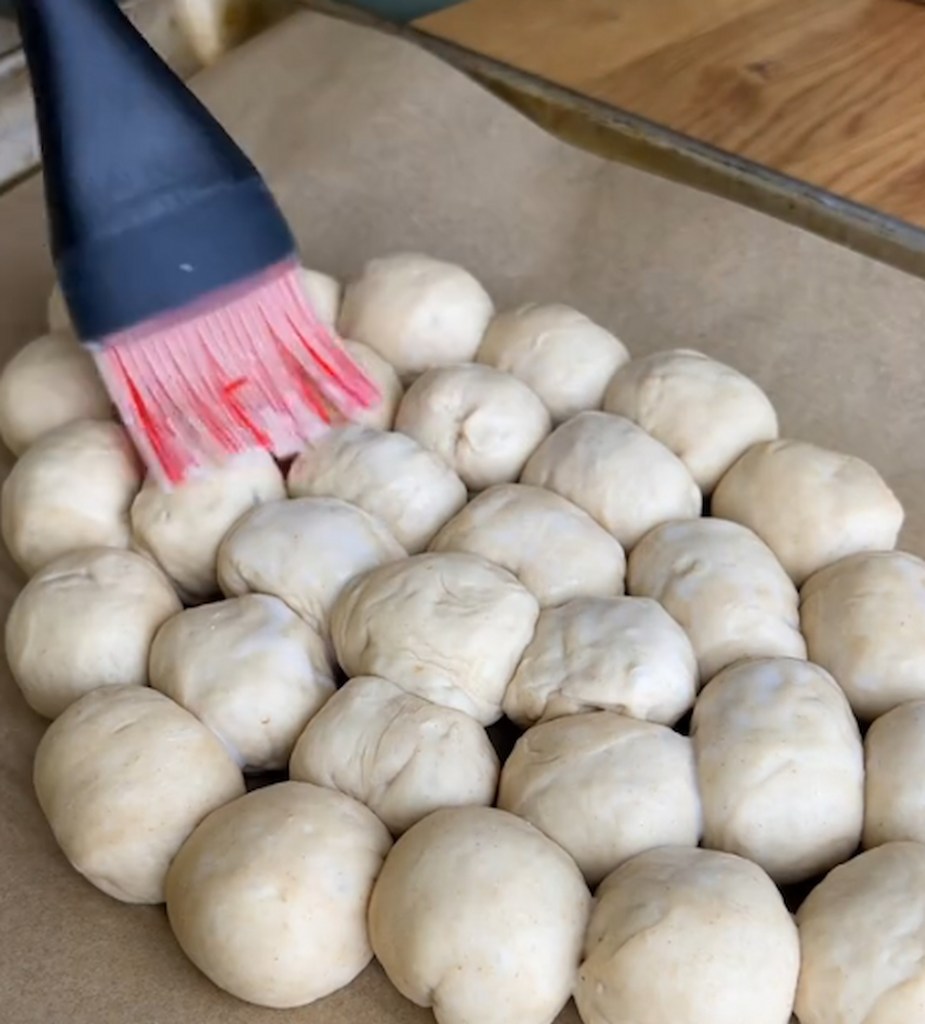 Garlic bread rolls