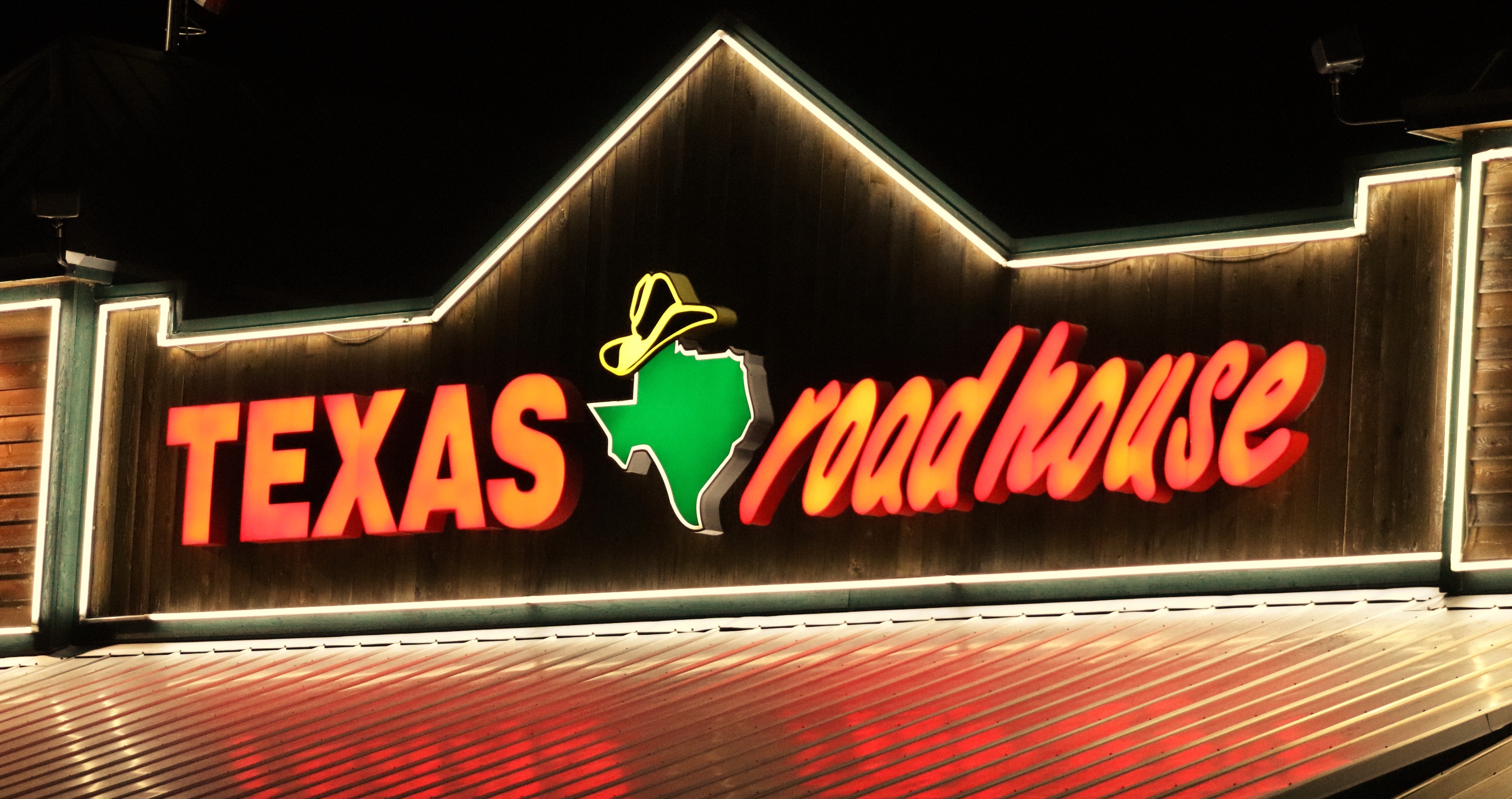 why every Texas Roadhouse has a Willie Nelson corner