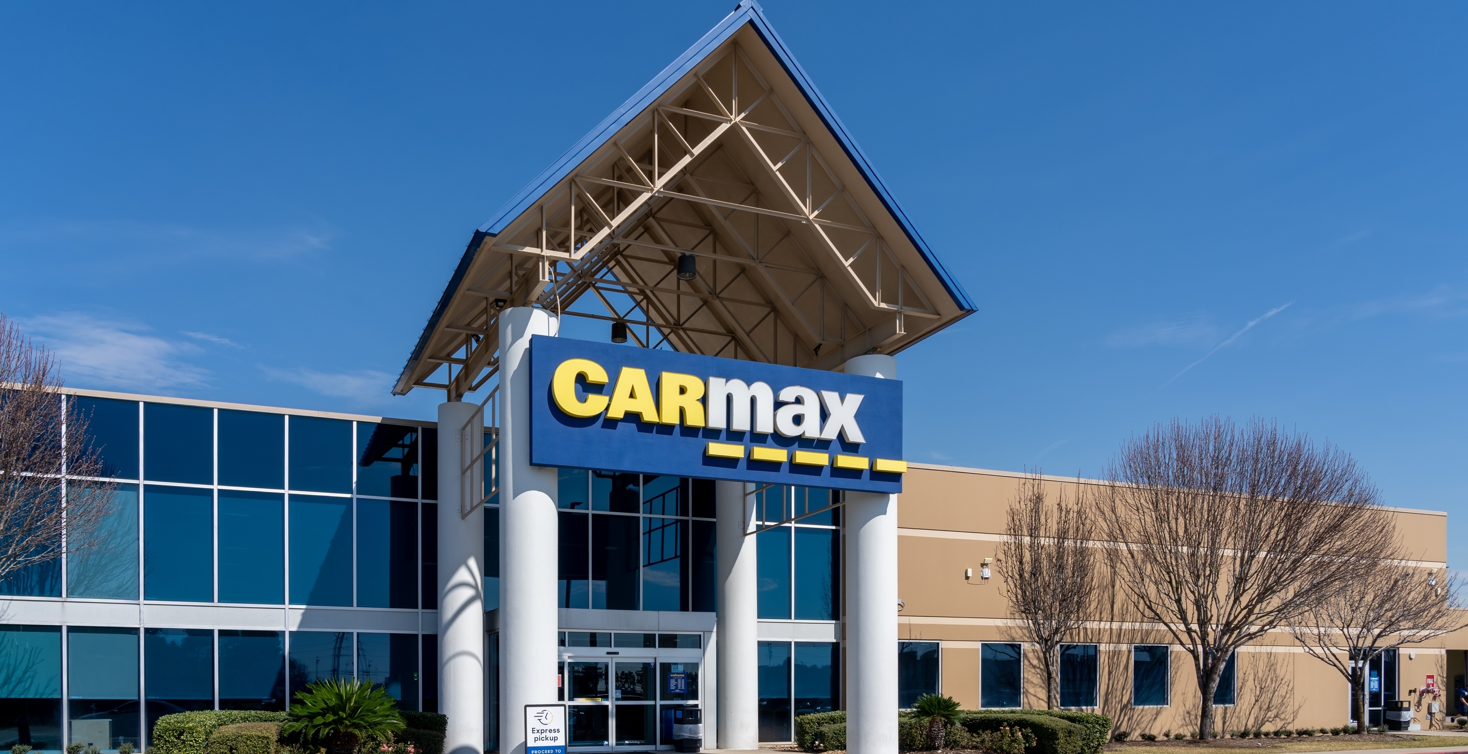 8 People Injured After Driver Smashes Through CarMax Showroom