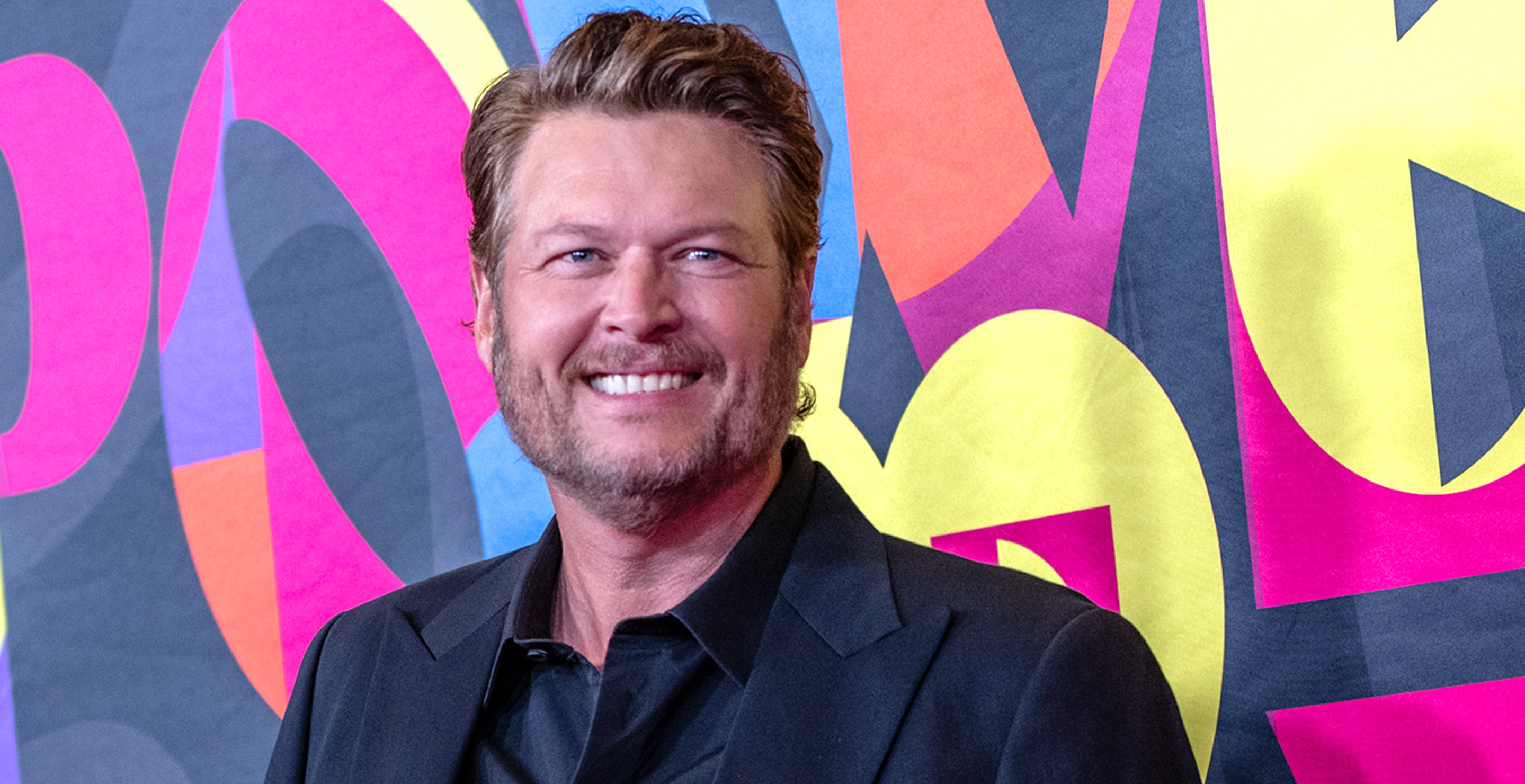 Blake Shelton Signs Fan's Prosthetic Leg In Wild Moment