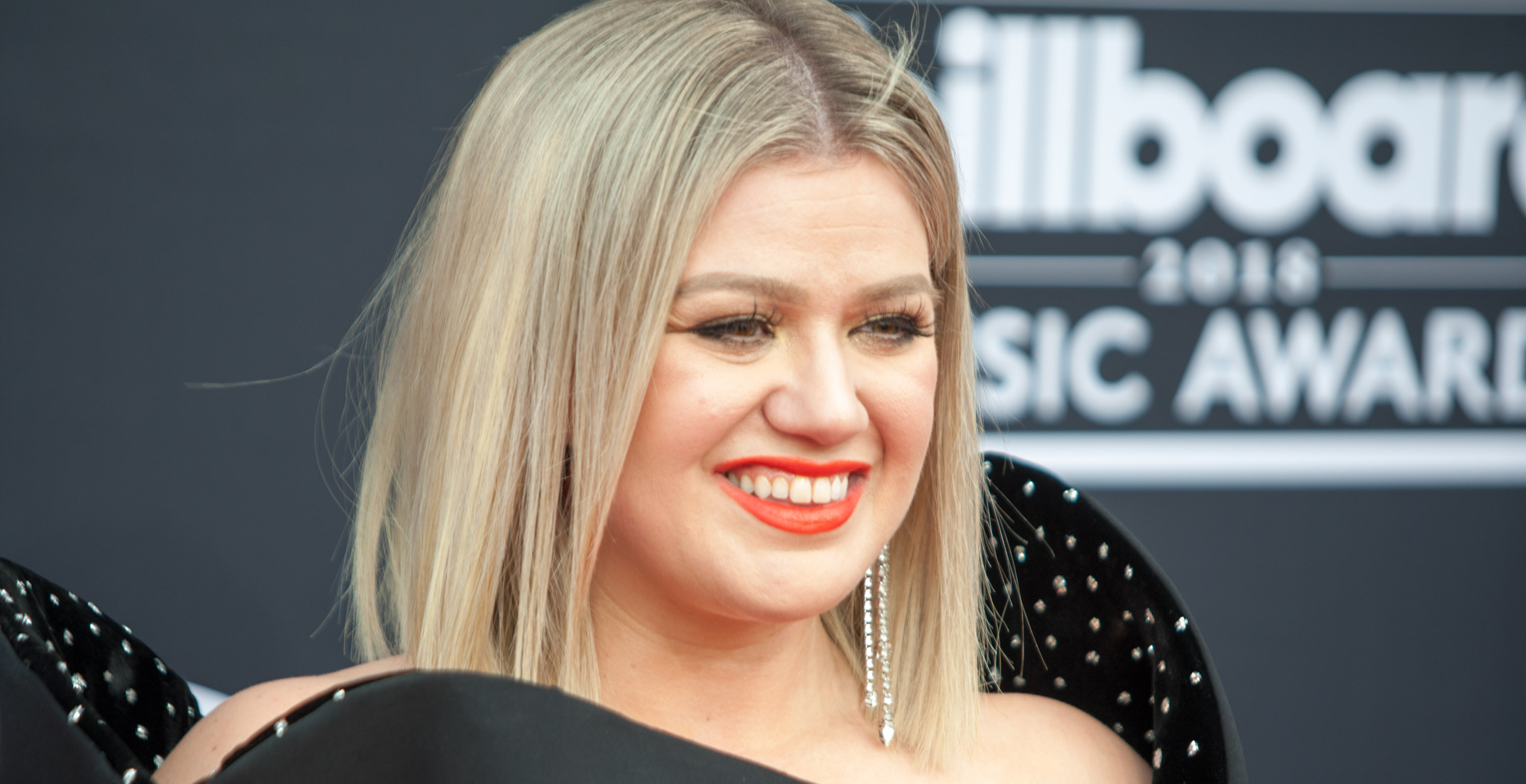 Fans Are Concerned About Kelly Clarkson After Absence From Show