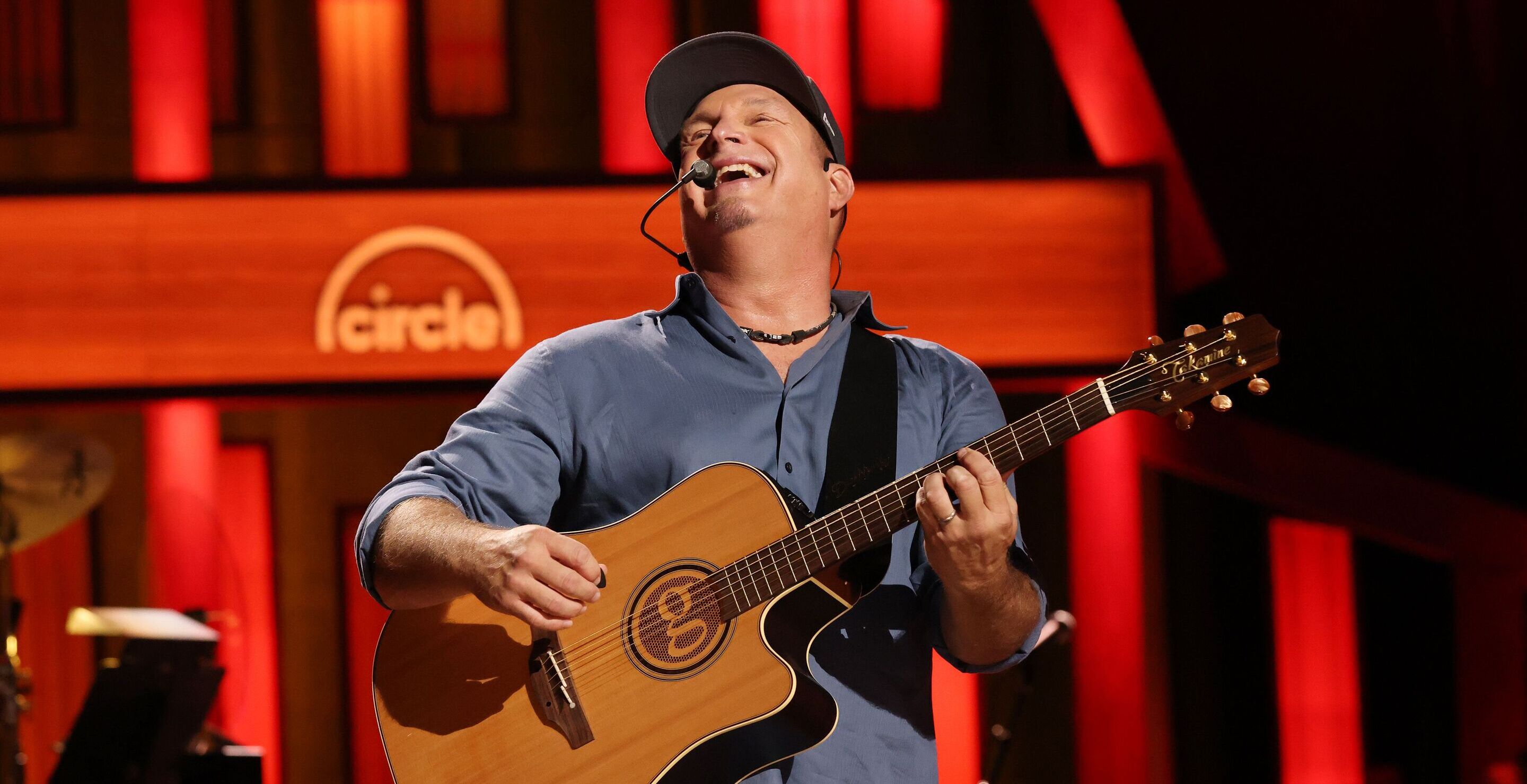Florida Surgeon Goes Viral For Singing Garth Brooks Before Procedure