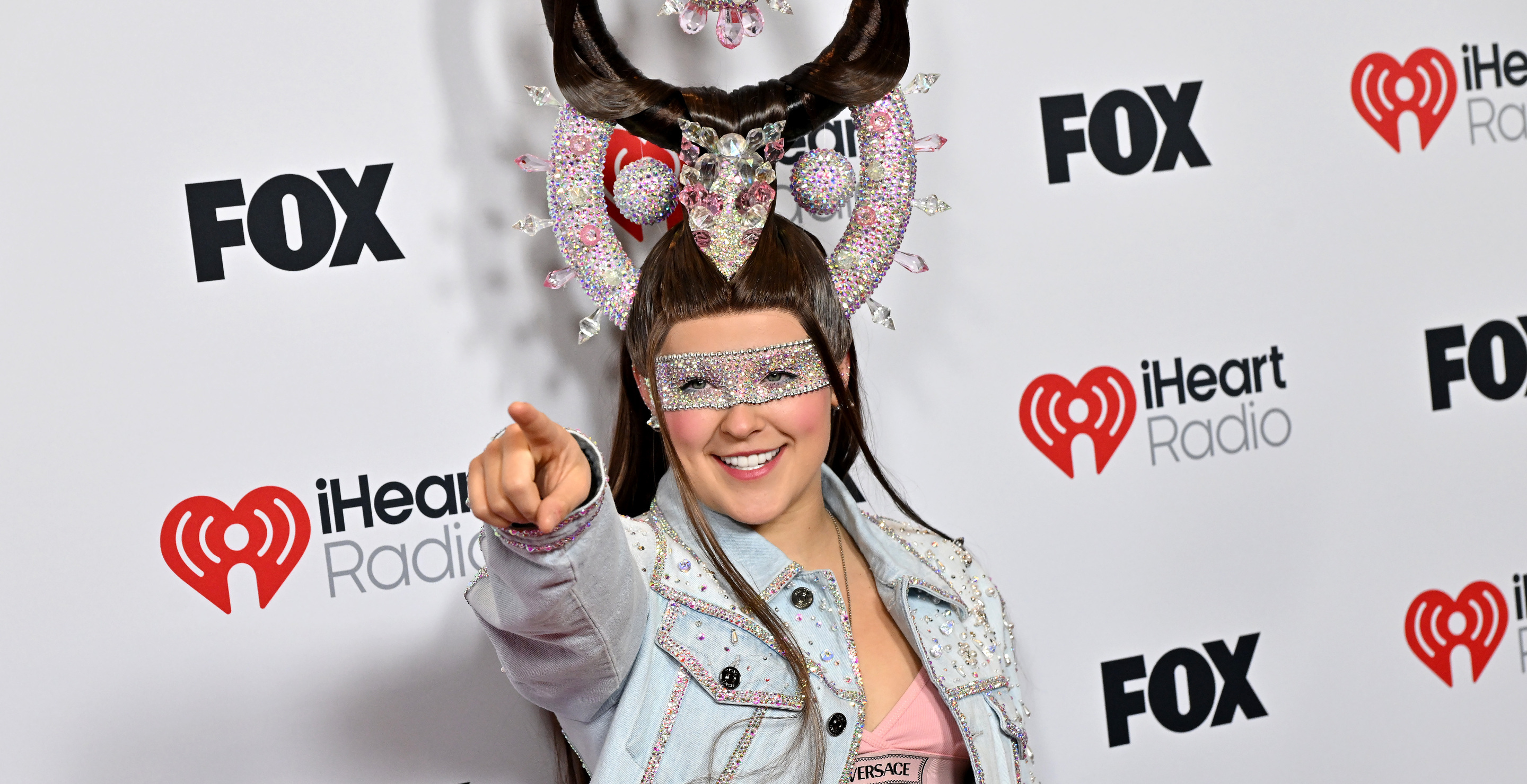 JoJo Siwa Is Back, Pokes Fun At Past Viral Outrage