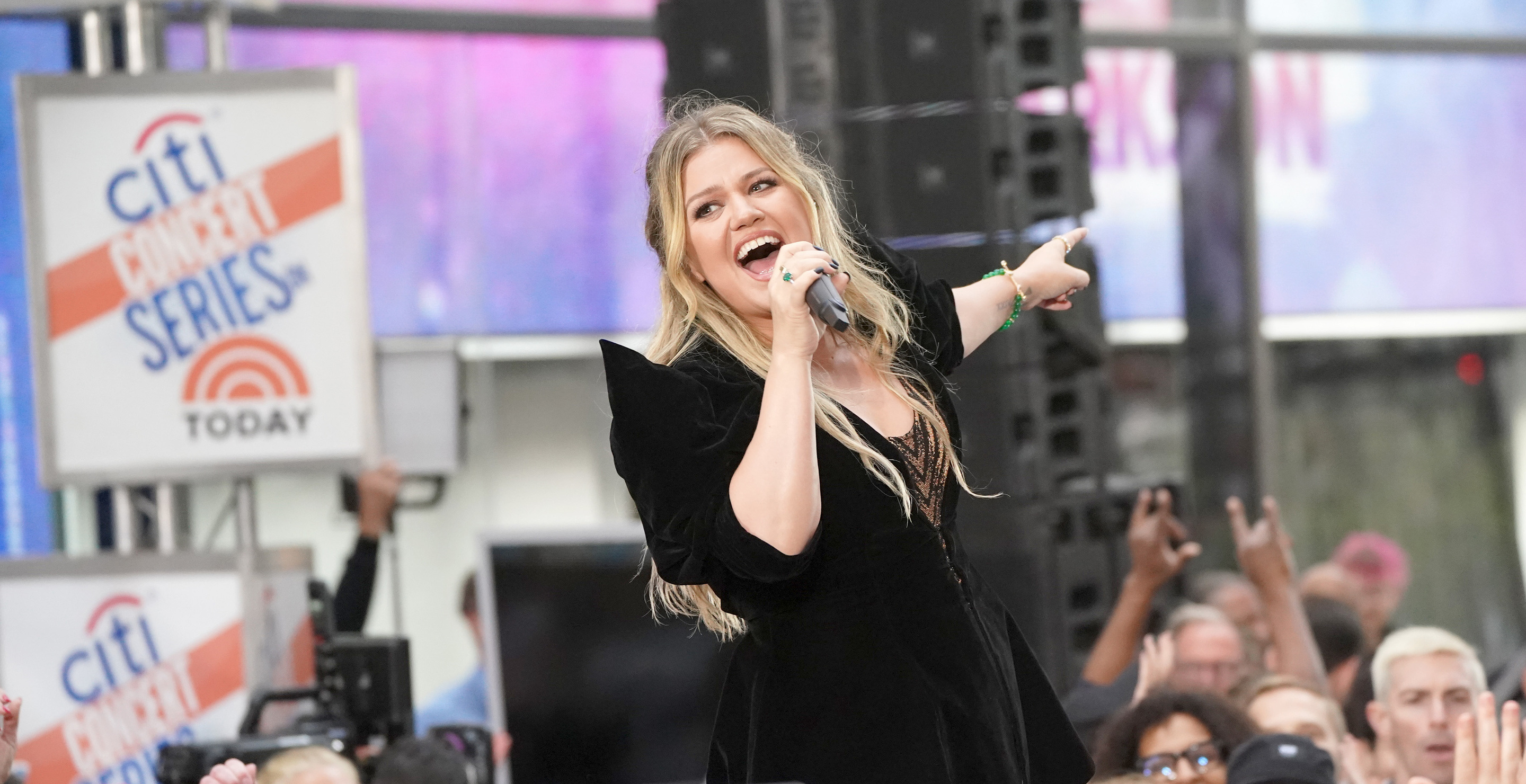 Kelly Clarkson Has Been Absent Due To Family Emergency Report