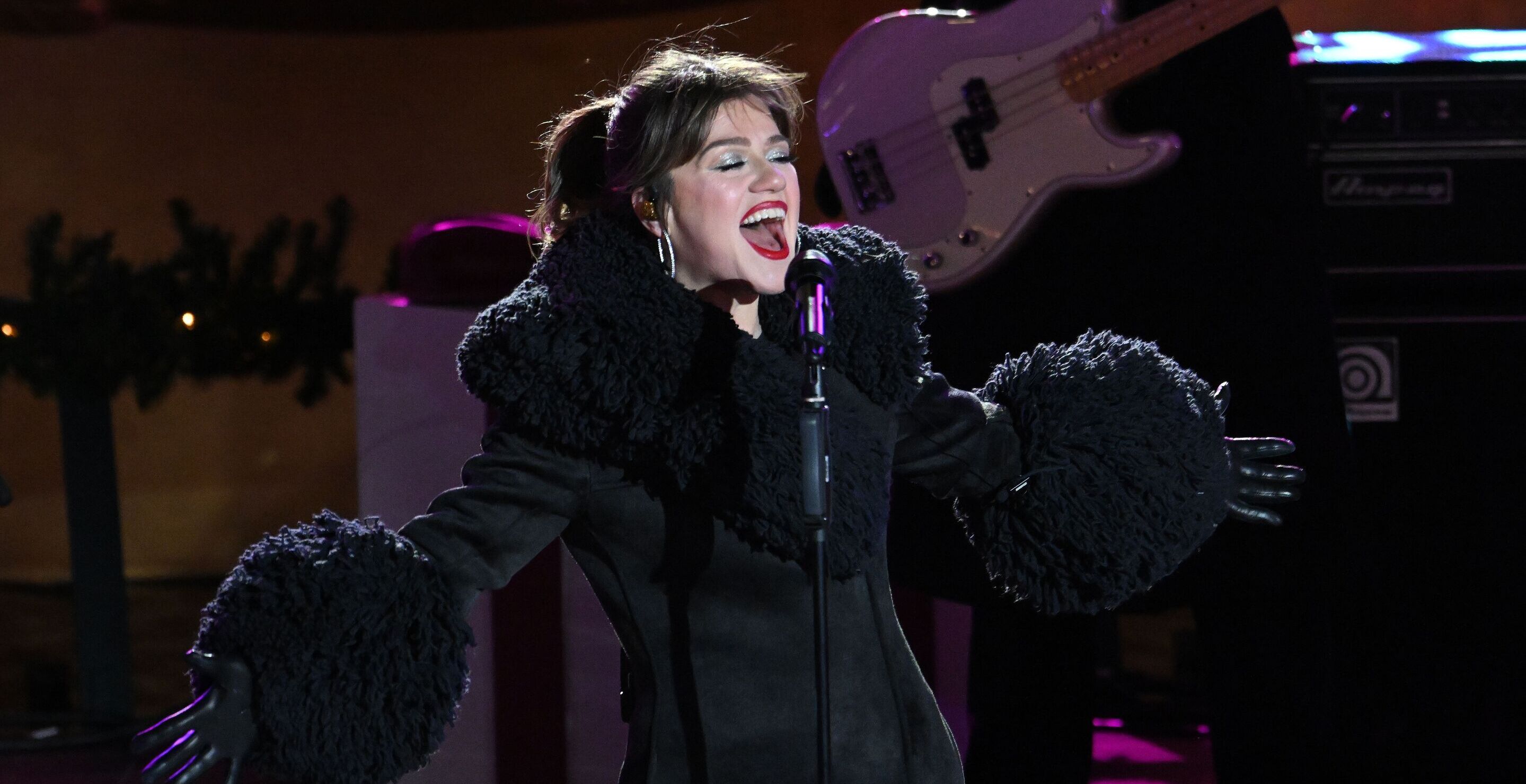 Kelly Clarkson Makes Her Grand Return After Absence