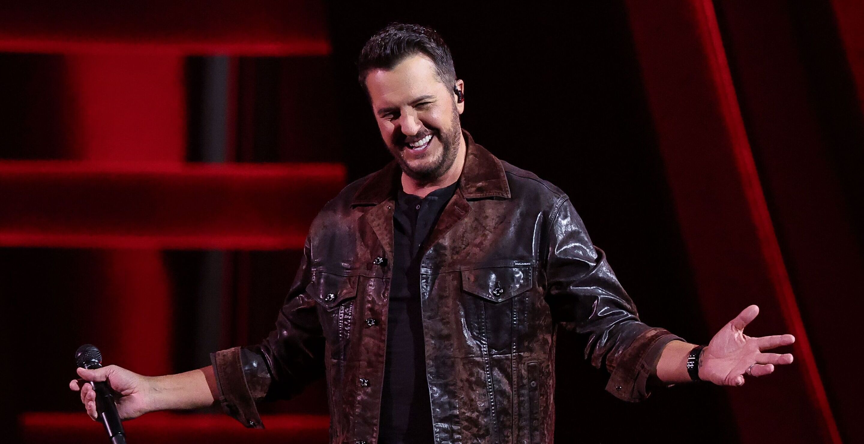 Luke Bryan Adds A Rather Strange Ingredient To His BLTs