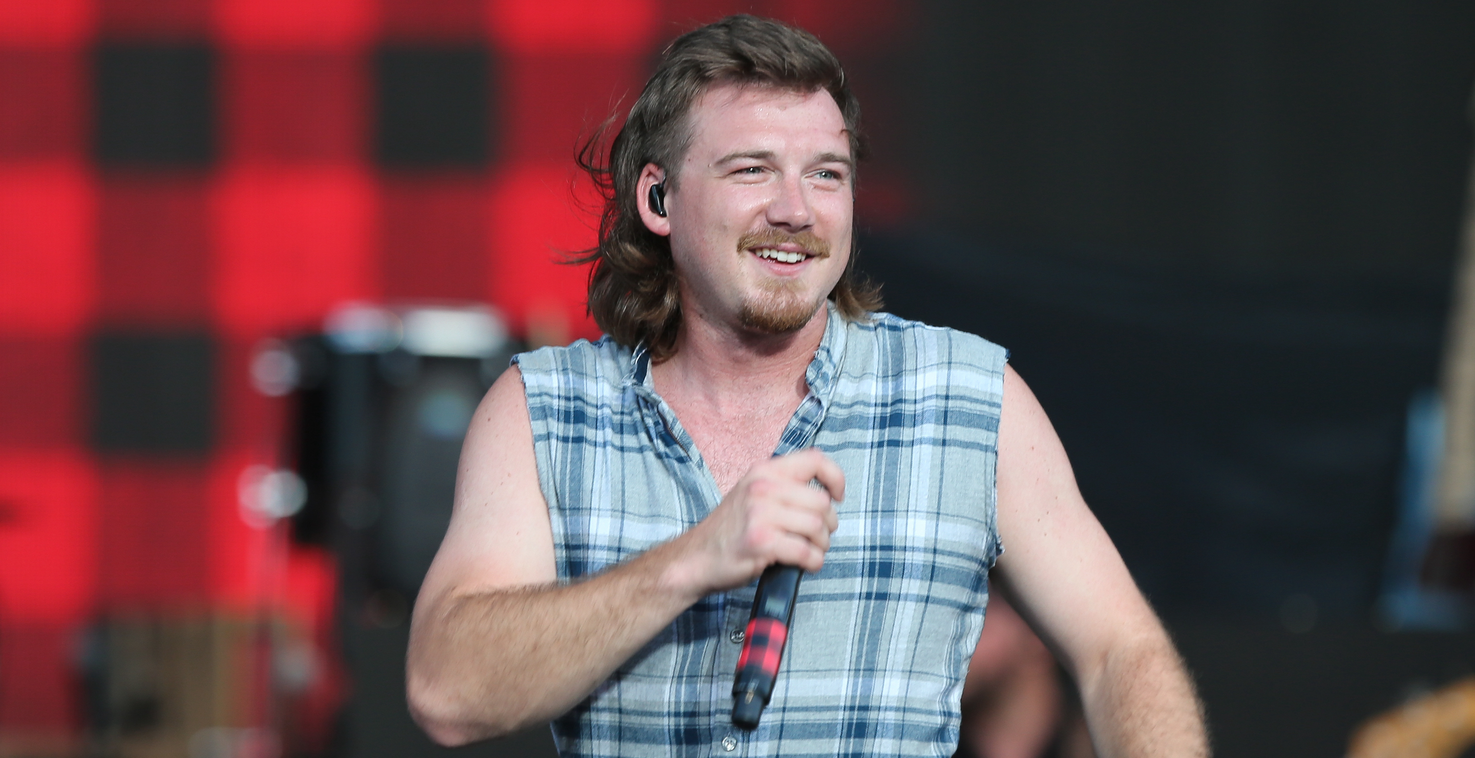 Morgan Wallen Causes an Uproar by Abruptly & Bizarrely Walking Out of SNL