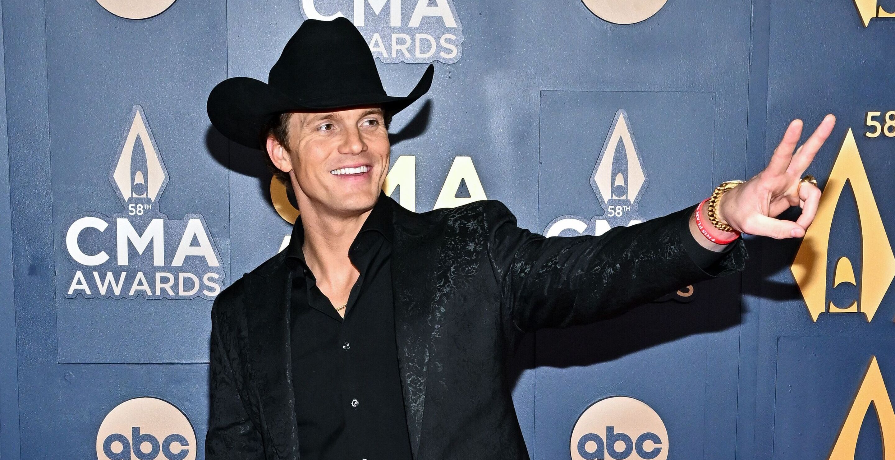 Parker McCollum Is Collabing With Tim McGraw On Reimagined Version Of “Paper Umbrellas”