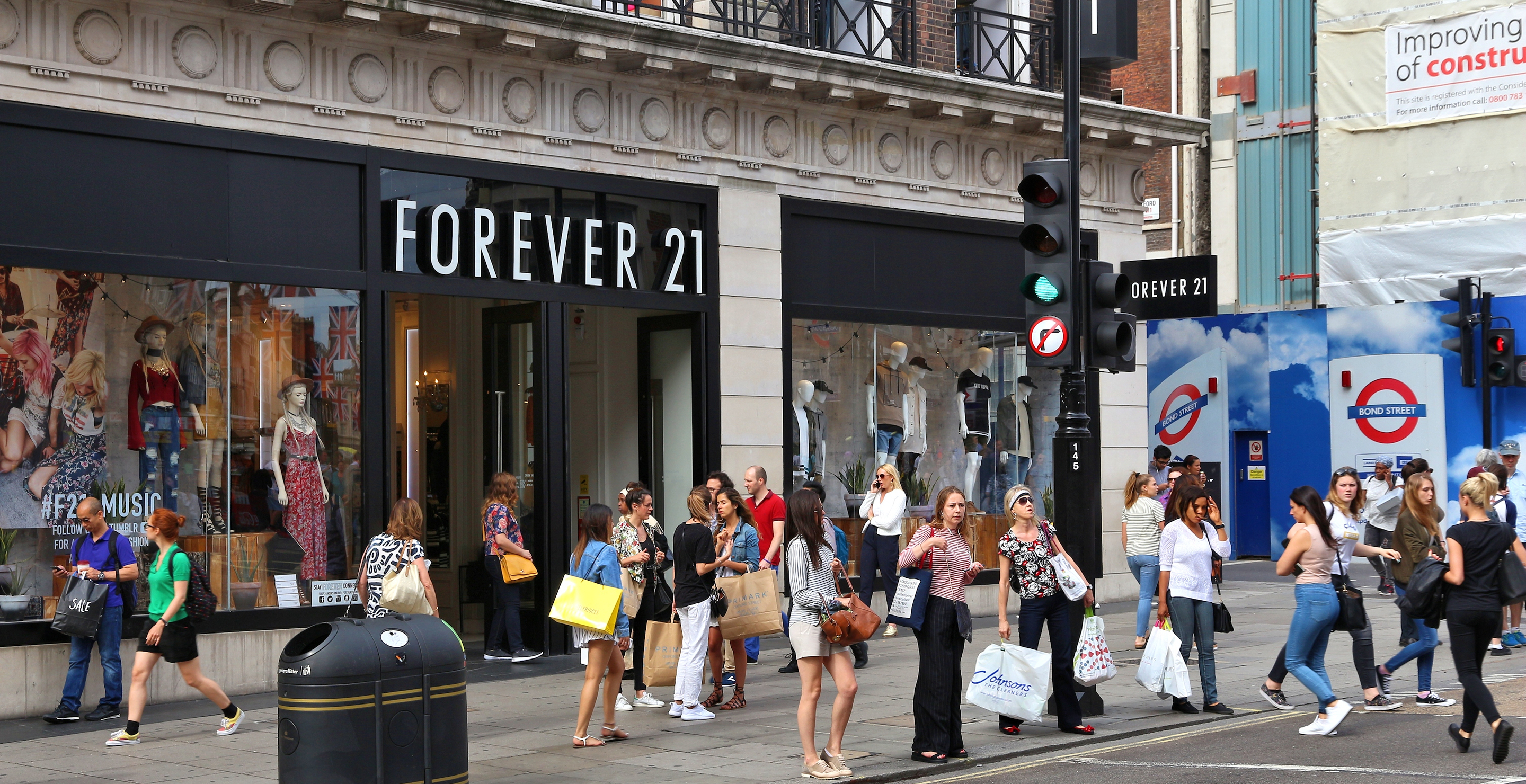 Popular Clothing Store To Close 200 Stores And May File Bankruptcy