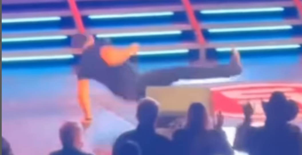 Scotty McCreery Takes A Fall On Stage, Band Doesn't Care