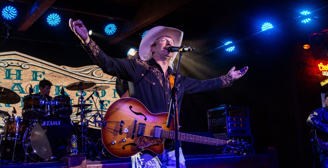 Watch Alan Jackson Perform Chattahoochee For Last Time On Opry Stage During 'Opry 100'