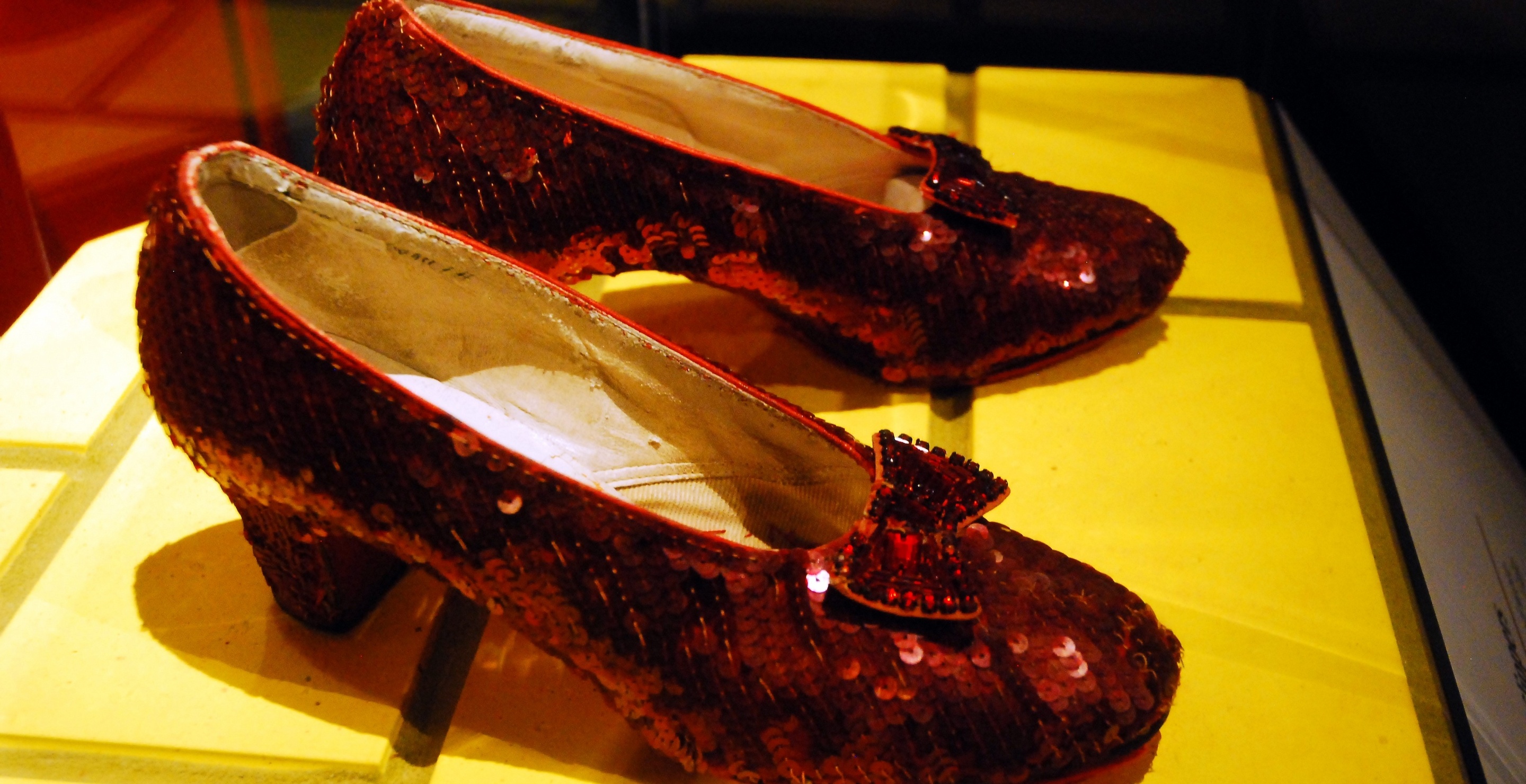 Man Accused Of Stealing Famed 'Wizard Of Oz' Slippers Dies Before Trial
