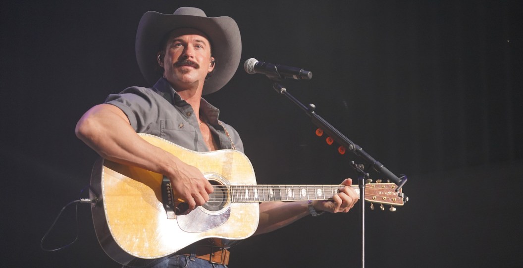 Riley Green Singing Travis Tritt's “Drift Off To Dream” Is The Perfect Throwback